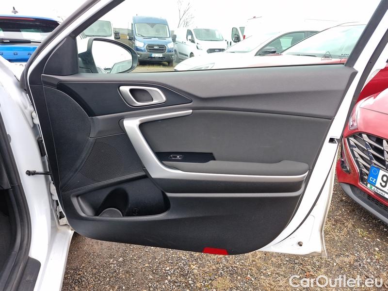  KIA  Cee'd Ceed  (CD) (2018->) Ceed SW 1.5 T-GDI 118 Top #14