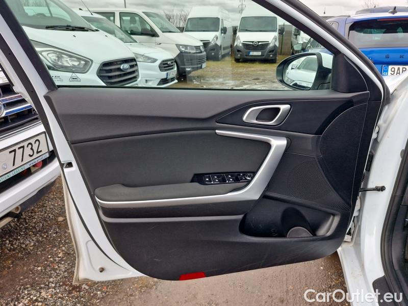  KIA  Cee'd Ceed  (CD) (2018->) Ceed SW 1.5 T-GDI 118 Top #13