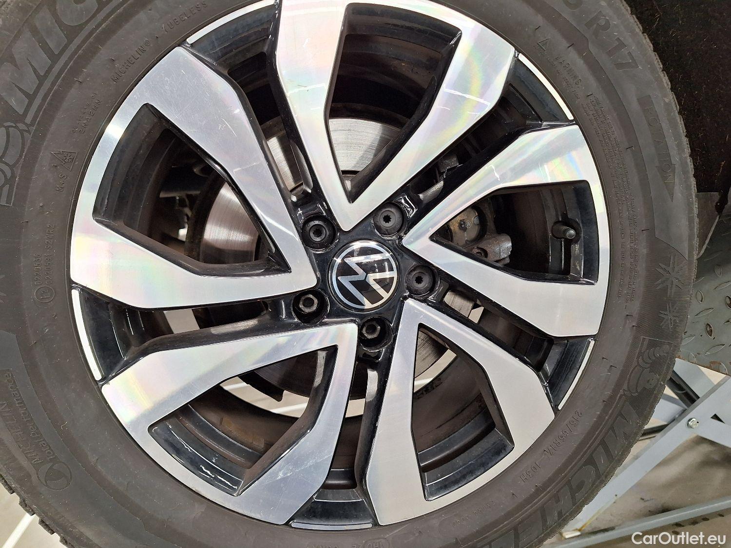  Volkswagen  Tiguan VW,  FL'20, Volkswagen  1.5 TSI 110kW DSG Active 5d #4