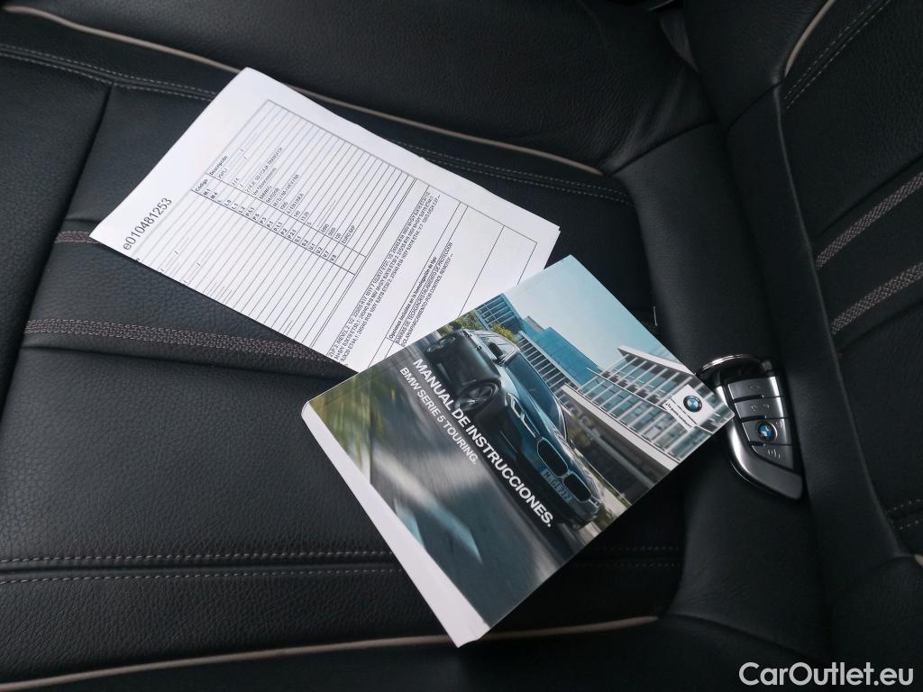  Bmw  Serie 5 BMW  / 2020 / 5P / familiar 520dA xDrive Touring #1