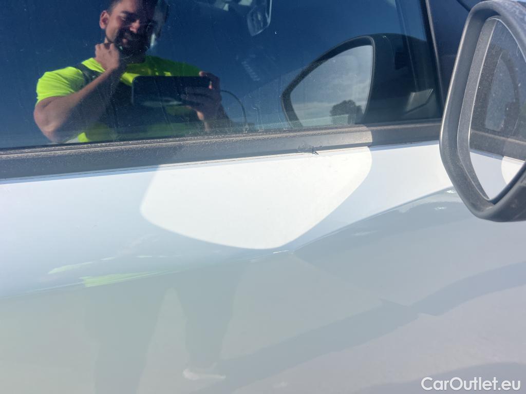  Peugeot  2008 PEUGEOT  / 2019 / 5P / todoterreno Active Pack BlueHDI 81kW (110CV) #11