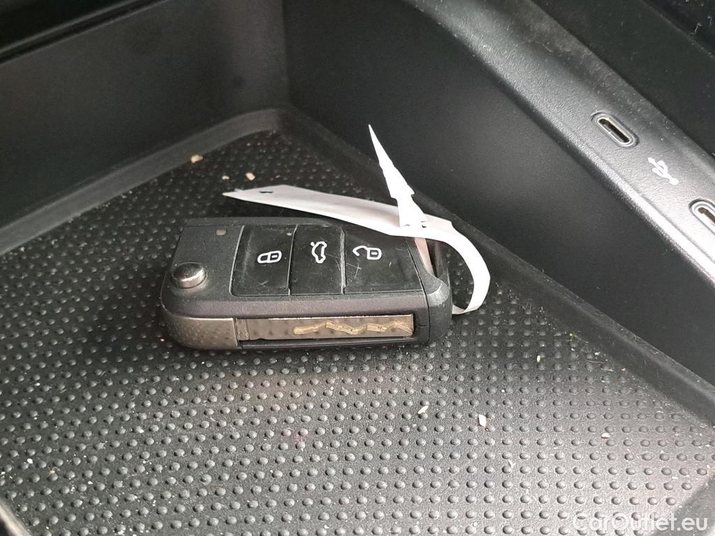  Skoda  KAMIQ SKODA  / 2019 / 5P / todoterreno 1.5 TSI 110kW (150CV) DSG Montecarlo #2