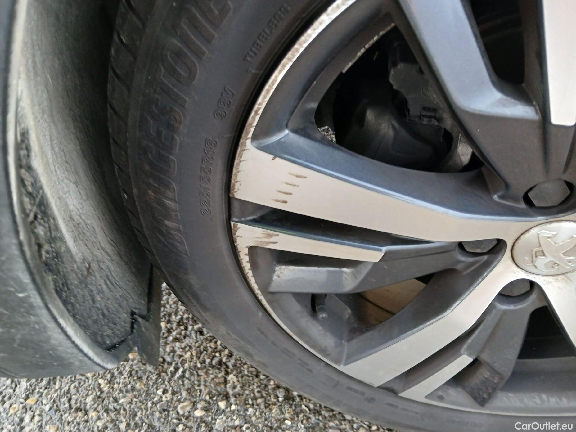  Peugeot  3008 PEUGEOT  / 2020 / 5P / todoterreno 1.2 PureTech 96KW S&S Allure Pack #9