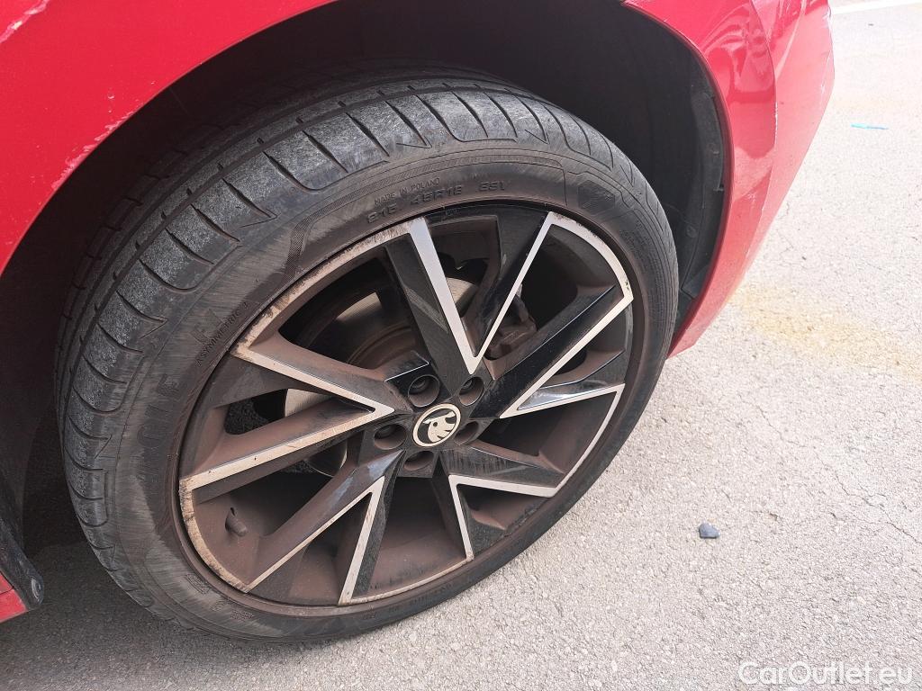  Skoda  KAMIQ SKODA  / 2019 / 5P / todoterreno 1.5 TSI 110kW (150CV) DSG Montecarlo #9