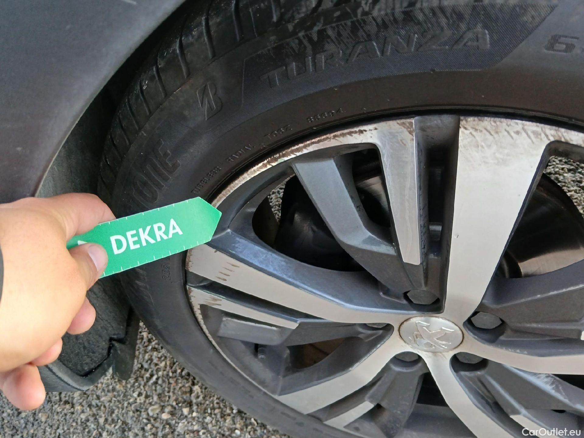  Peugeot  3008 PEUGEOT  / 2020 / 5P / todoterreno 1.2 PureTech 96KW S&S Allure Pack #7