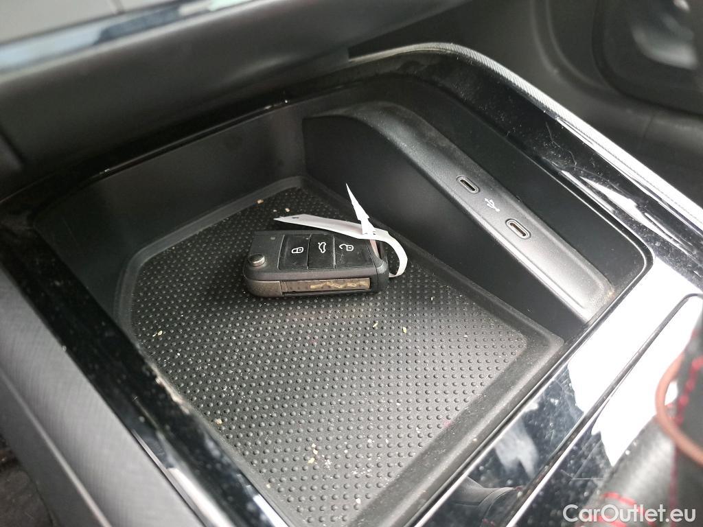  Skoda  KAMIQ SKODA  / 2019 / 5P / todoterreno 1.5 TSI 110kW (150CV) DSG Montecarlo #1