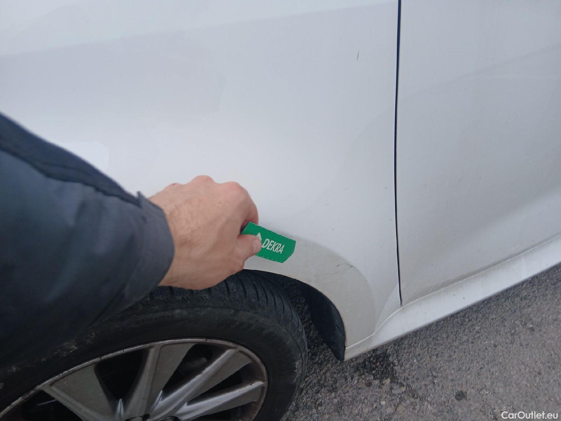  Toyota  Yaris TOYOTA  / 2020 / 5P / berlina con portón 1.5 120H Active Tech #4