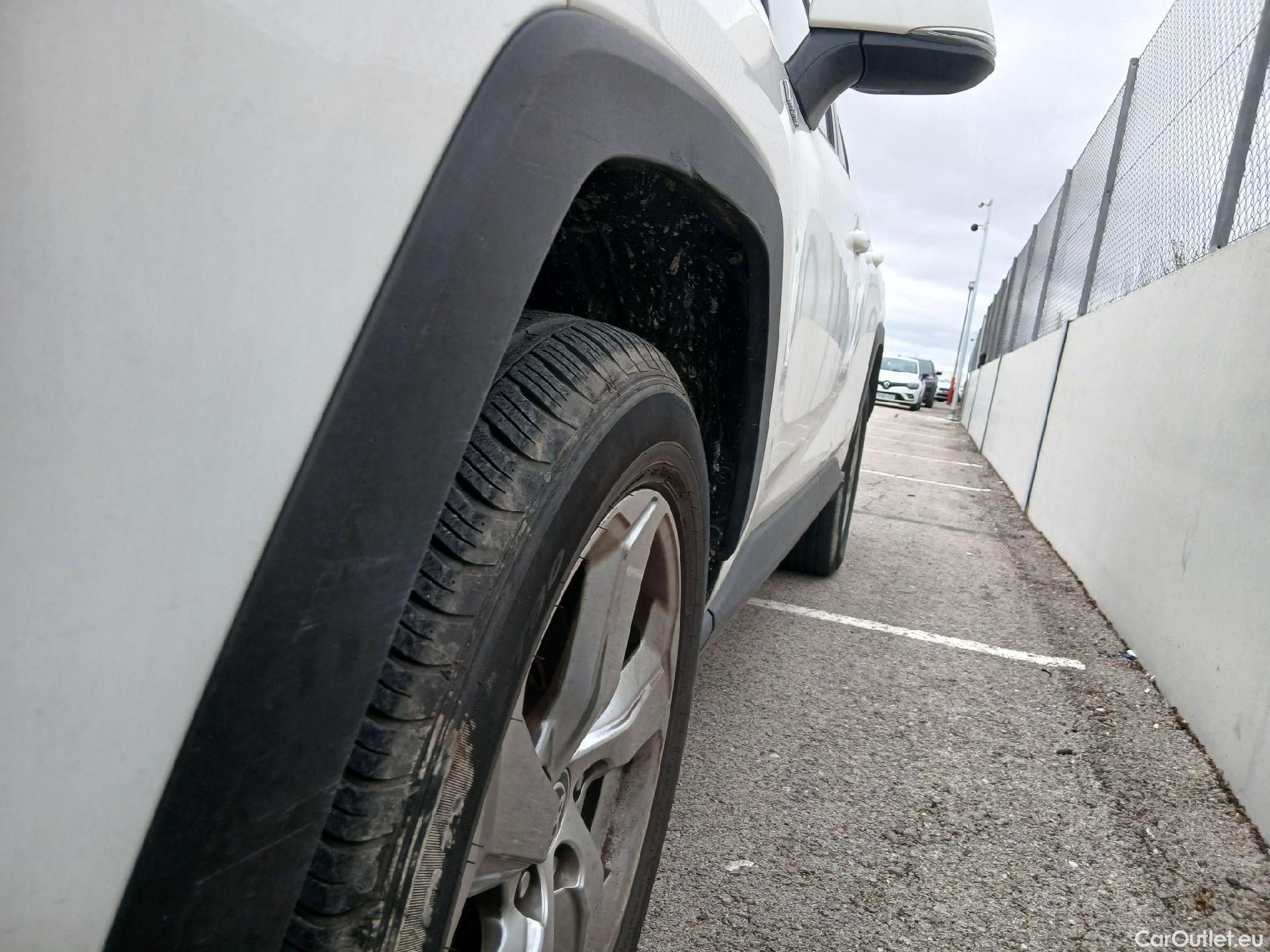  Toyota  RAV4 TOYOTA  / 2018 / 5P / todoterreno 2.5l 220H Advance #13