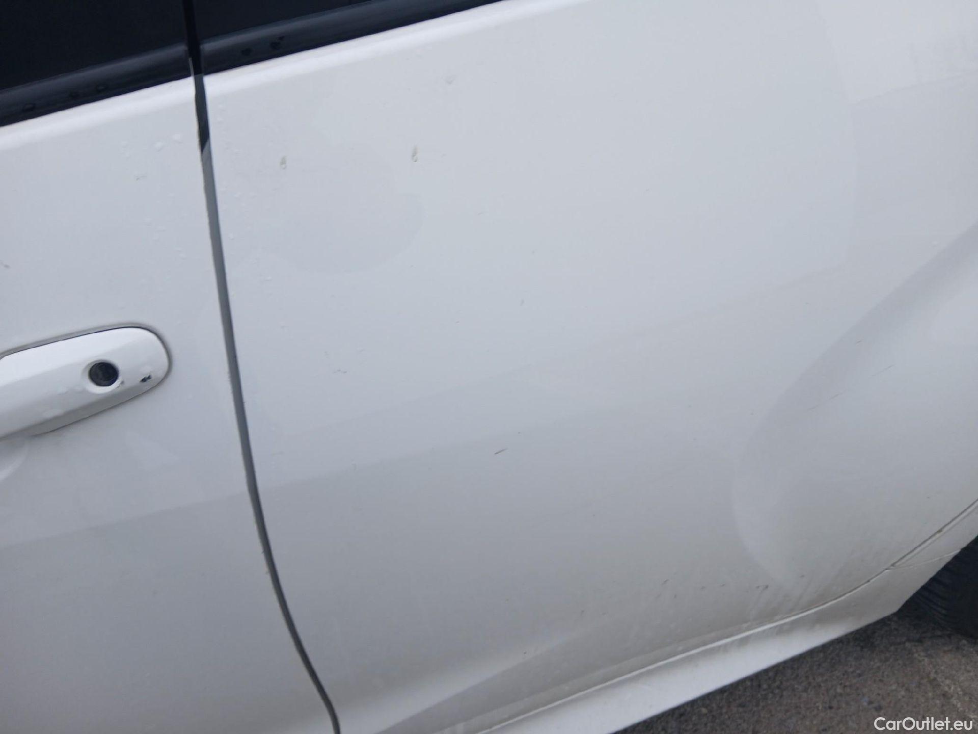  Toyota  Yaris TOYOTA  / 2020 / 5P / berlina con portón 1.5 120H Active Tech #12