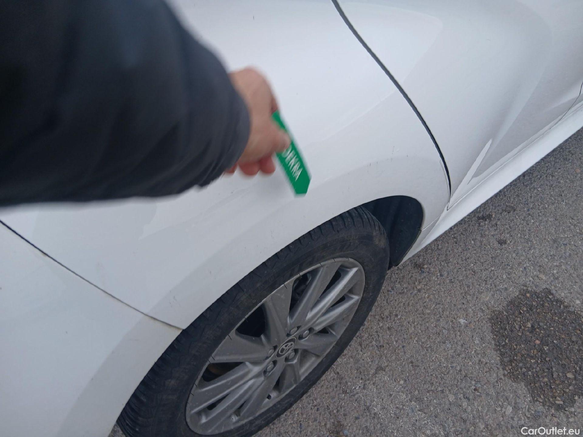  Toyota  Yaris TOYOTA  / 2020 / 5P / berlina con portón 1.5 120H Active Tech #20