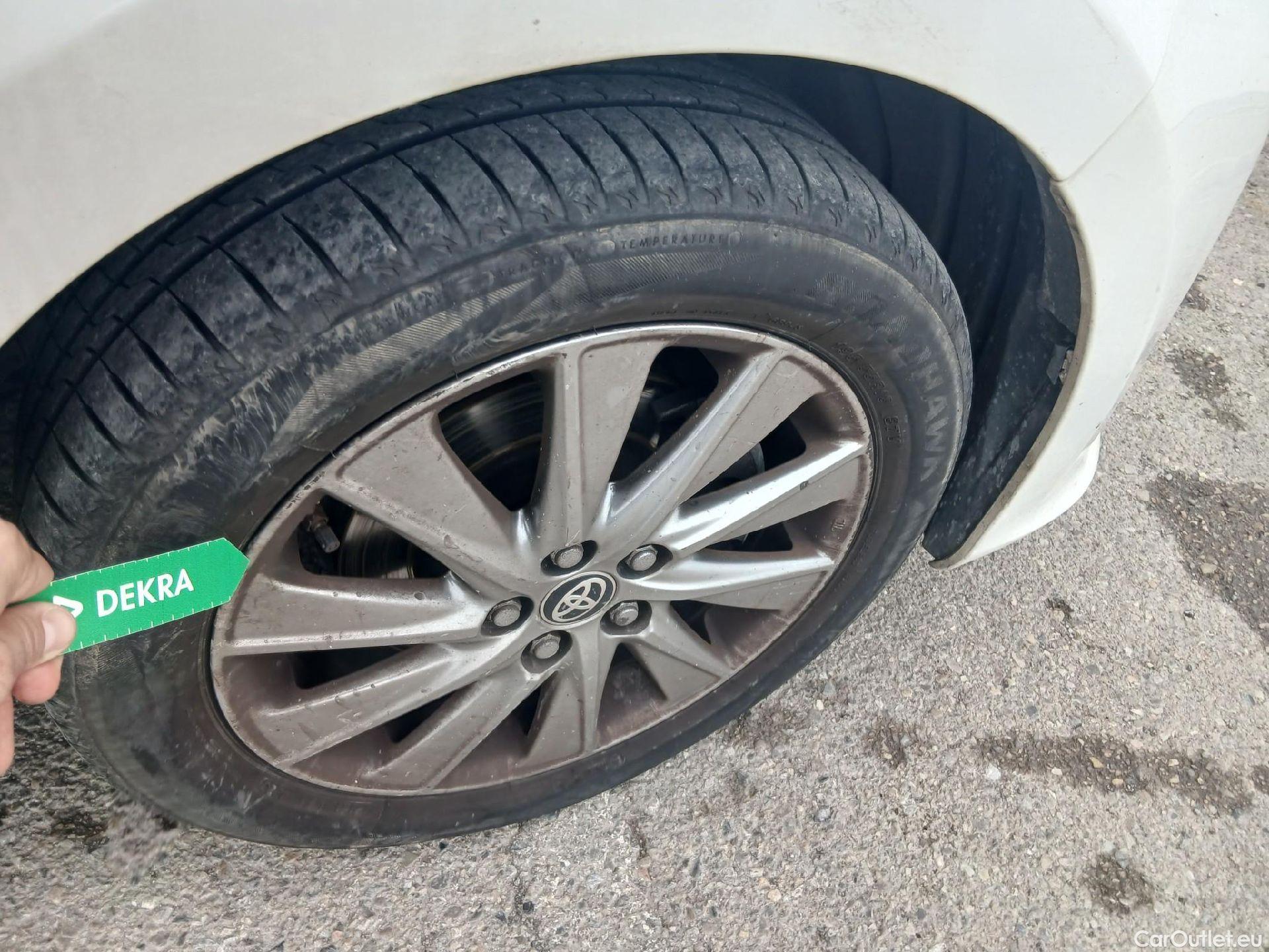  Toyota  Yaris TOYOTA  / 2020 / 5P / berlina con portón 1.5 120H Active Tech #27