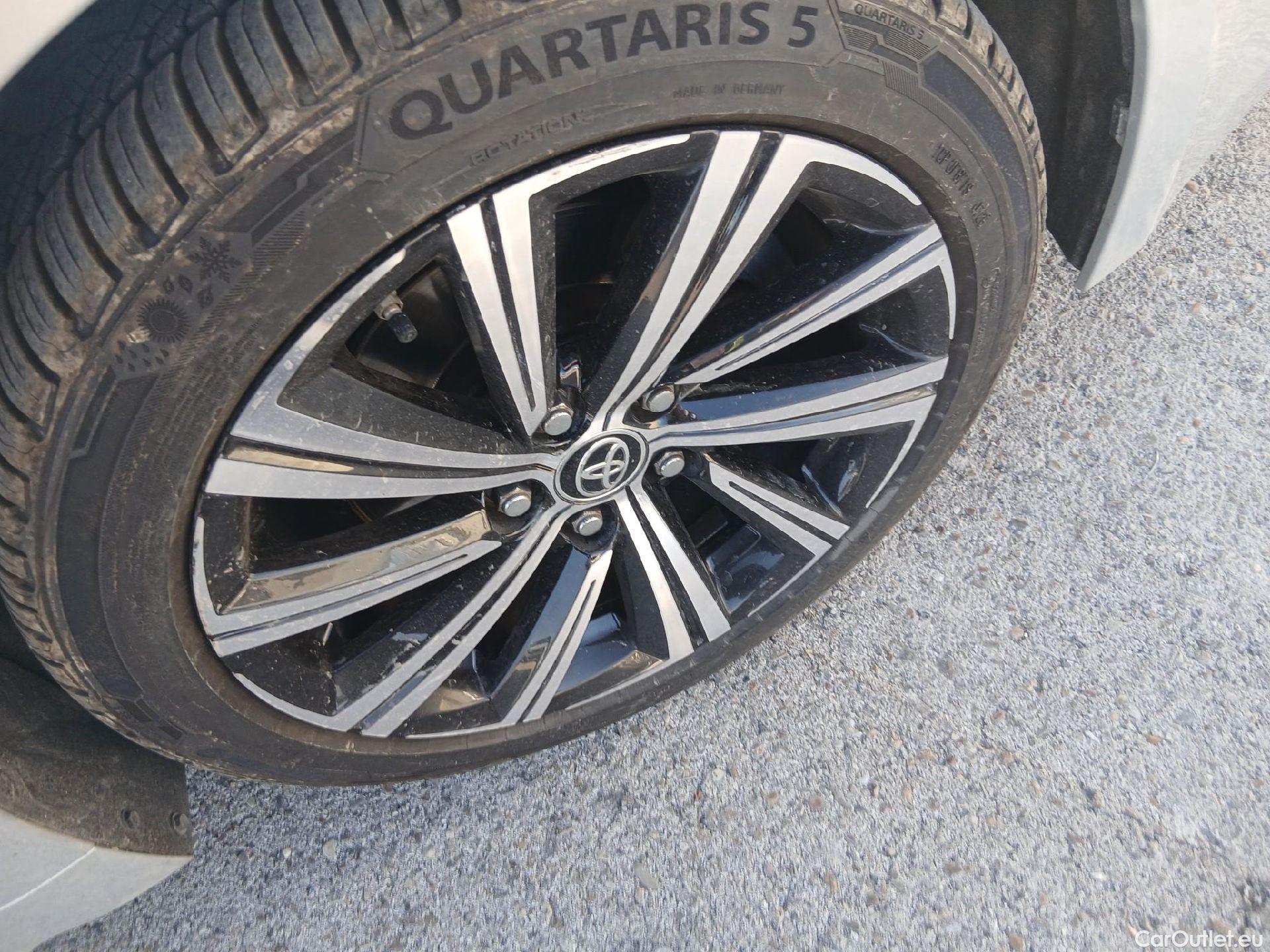  Toyota  Corolla TOYOTA  / 2019 / 5P / familiar 2.0 180H STYLE E-CVT TOURING SPORT #32