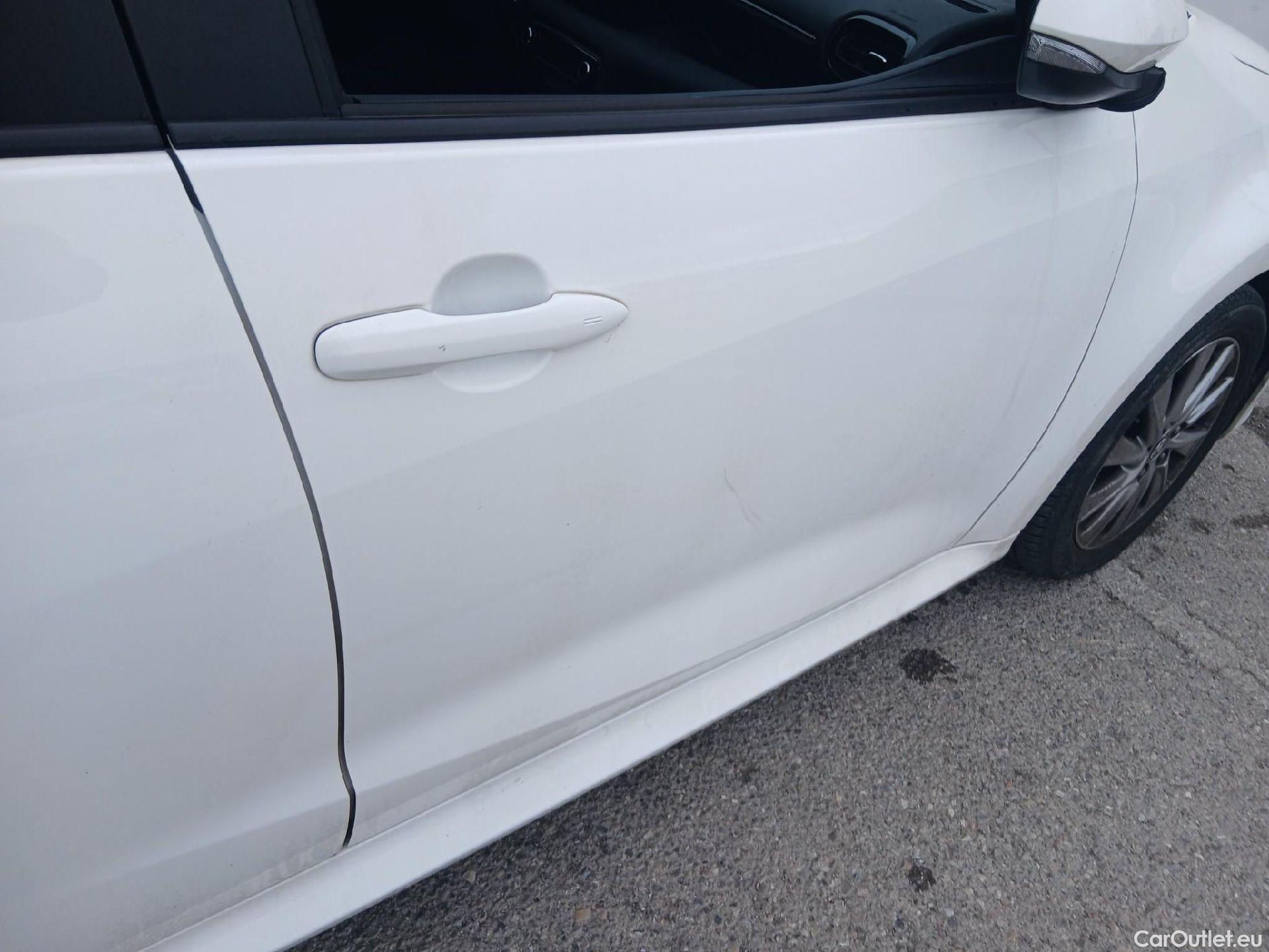  Toyota  Yaris TOYOTA  / 2020 / 5P / berlina con portón 1.5 120H Active Tech #23