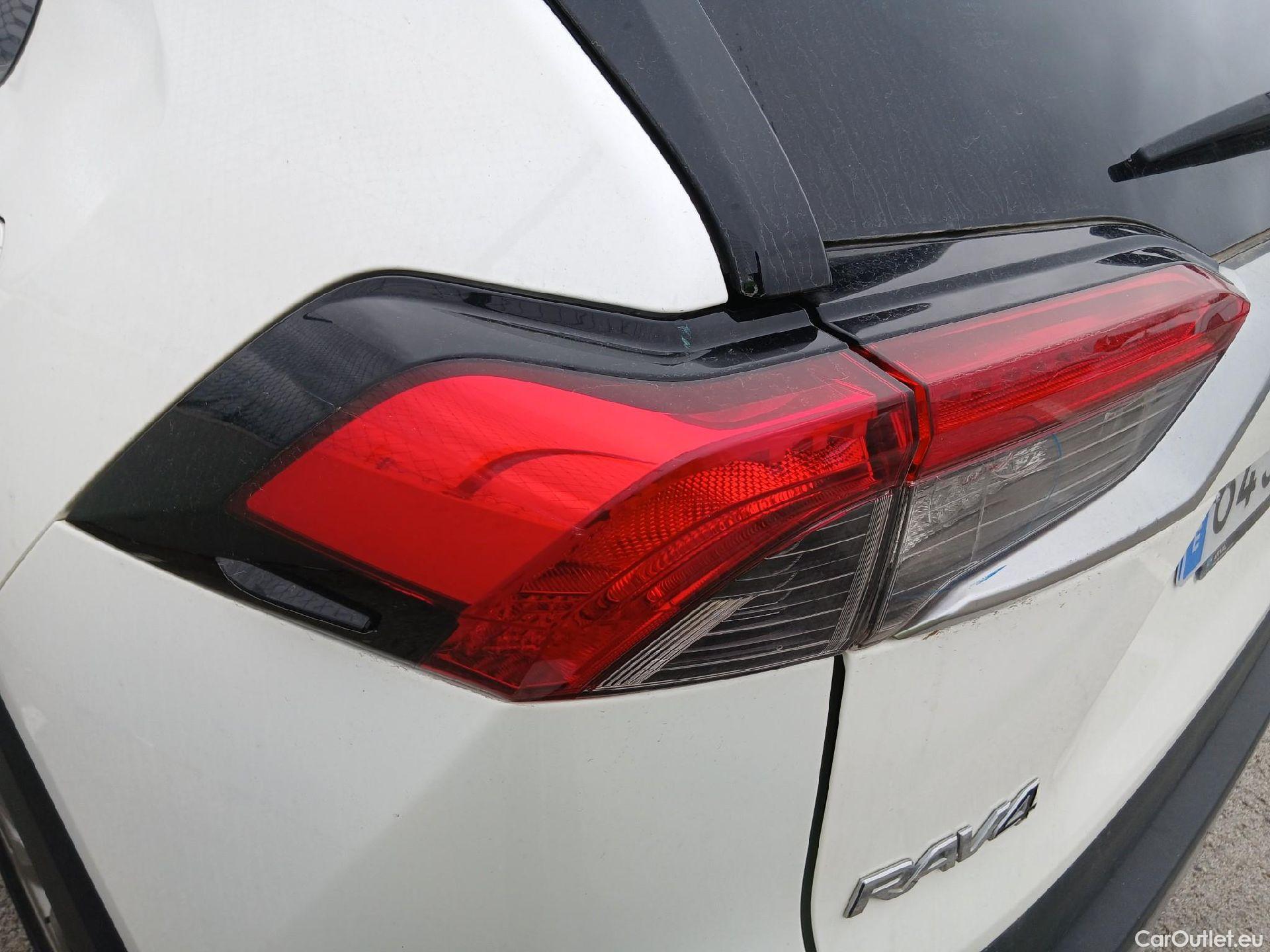  Toyota  RAV4 TOYOTA  / 2018 / 5P / todoterreno 2.5l 220H Advance #21