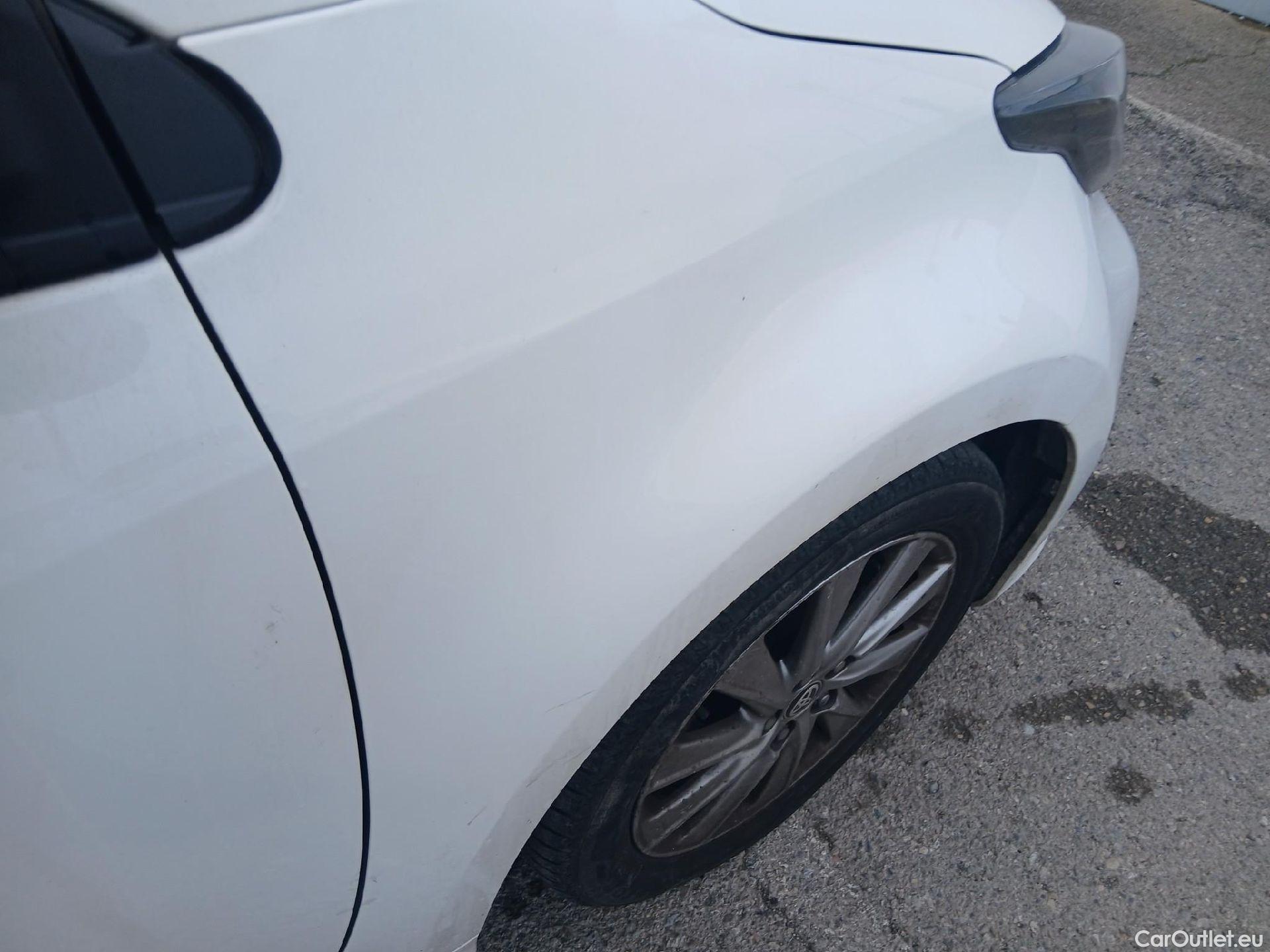  Toyota  Yaris TOYOTA  / 2020 / 5P / berlina con portón 1.5 120H Active Tech #25