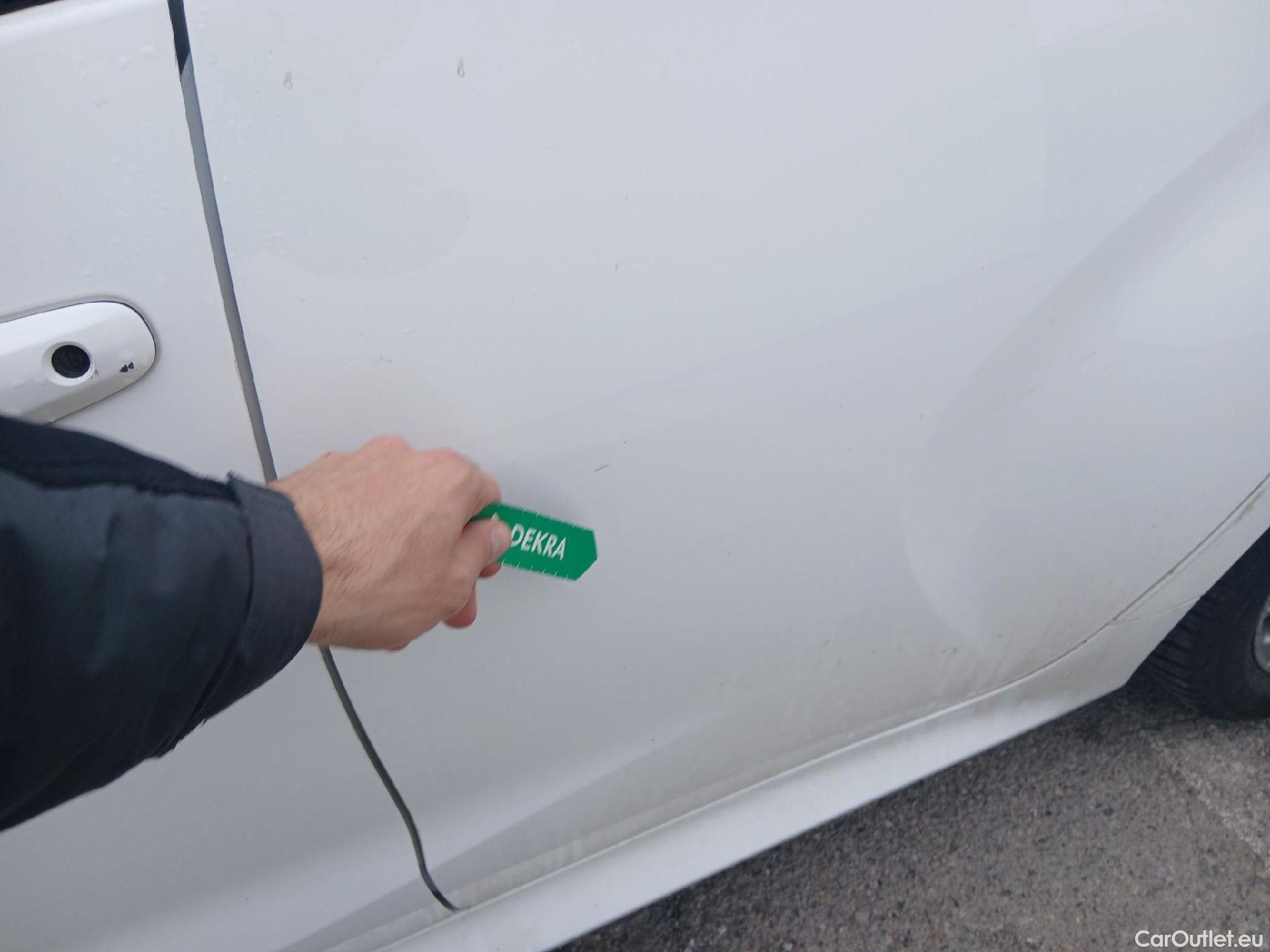  Toyota  Yaris TOYOTA  / 2020 / 5P / berlina con portón 1.5 120H Active Tech #11