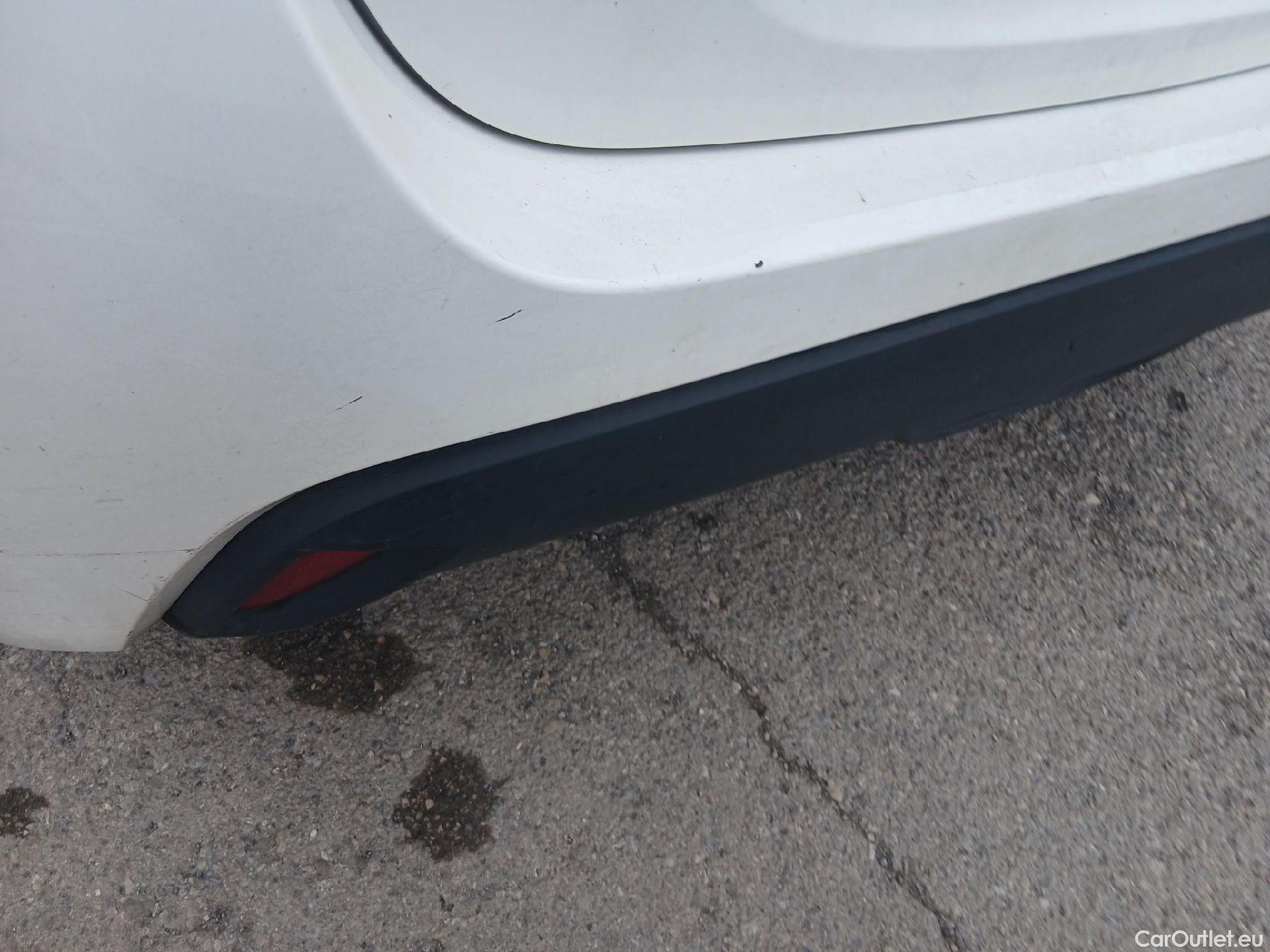  Toyota  Yaris TOYOTA  / 2020 / 5P / berlina con portón 1.5 120H Active Tech #18