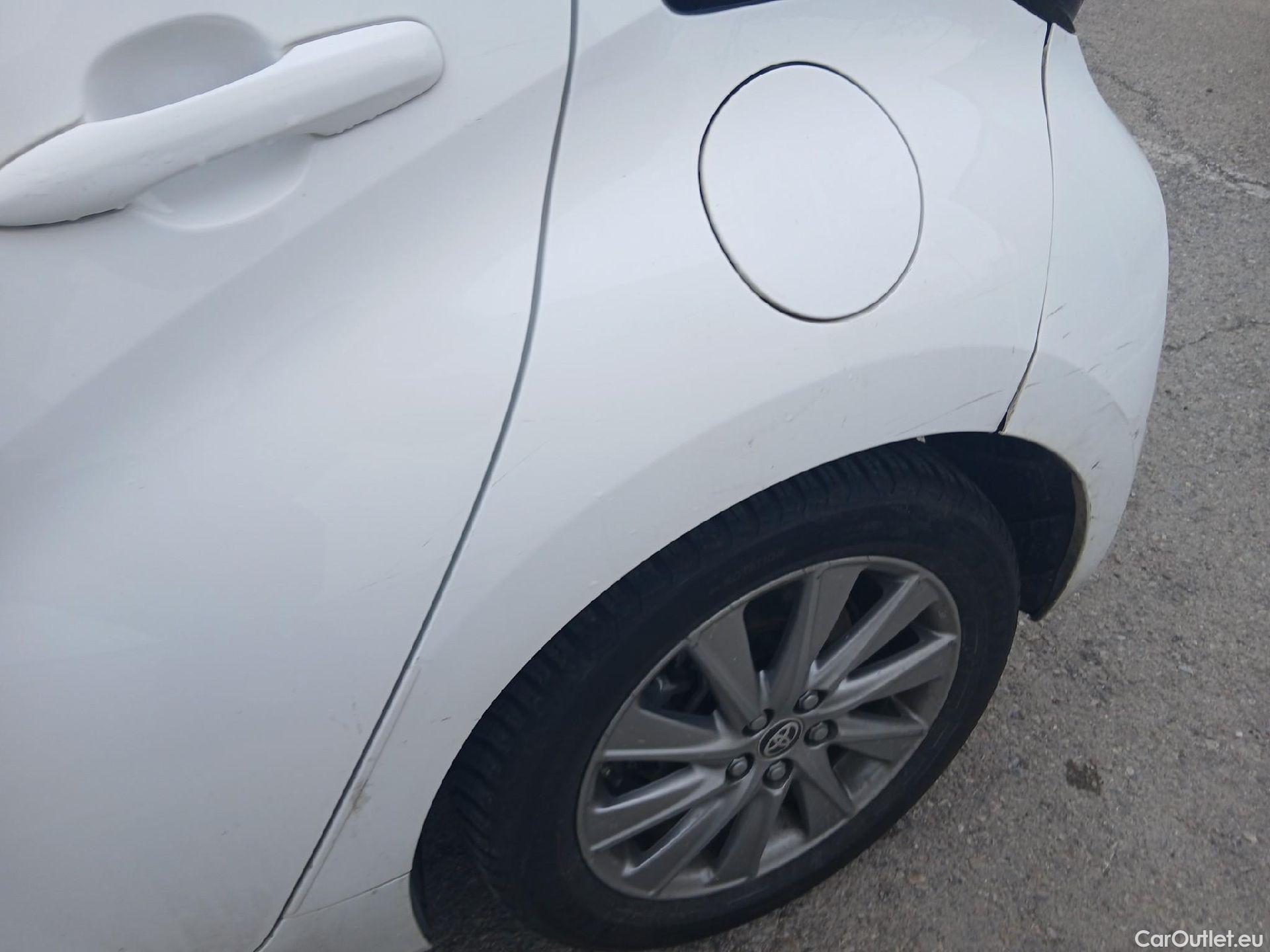  Toyota  Yaris TOYOTA  / 2020 / 5P / berlina con portón 1.5 120H Active Tech #13