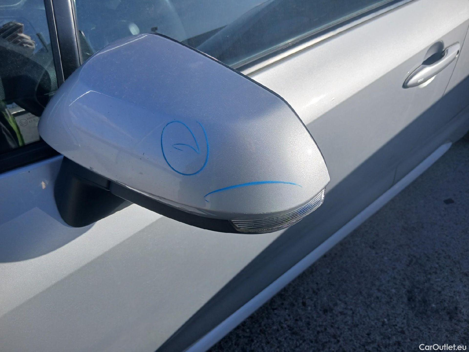  Toyota  Corolla TOYOTA  / 2019 / 5P / familiar 2.0 180H STYLE E-CVT TOURING SPORT #18