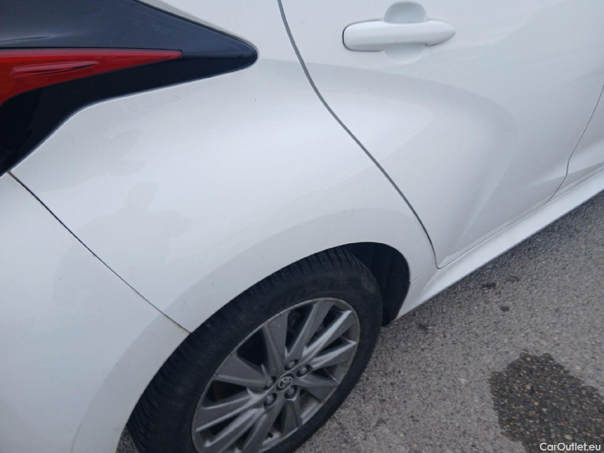  Toyota  Yaris TOYOTA  / 2020 / 5P / berlina con portón 1.5 120H Active Tech #19