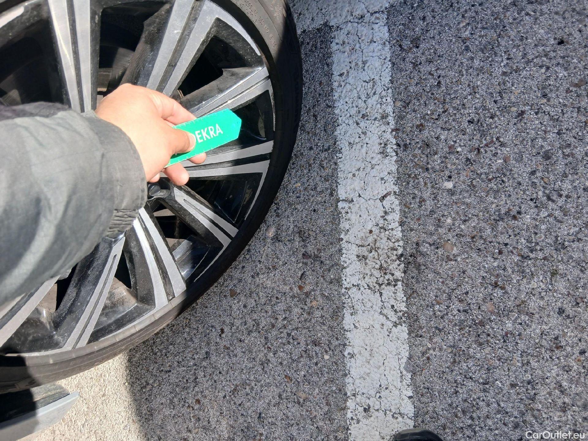  Toyota  Corolla TOYOTA  / 2019 / 5P / familiar 2.0 180H STYLE E-CVT TOURING SPORT #17