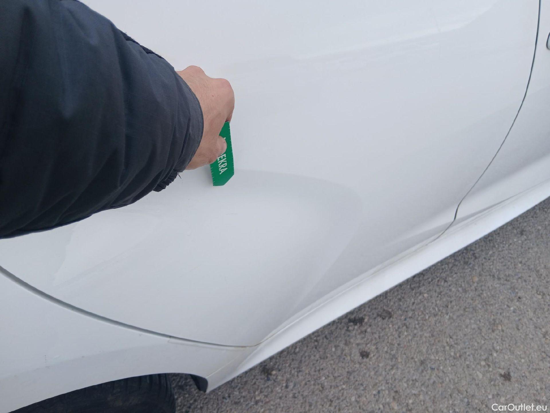  Toyota  Yaris TOYOTA  / 2020 / 5P / berlina con portón 1.5 120H Active Tech #22