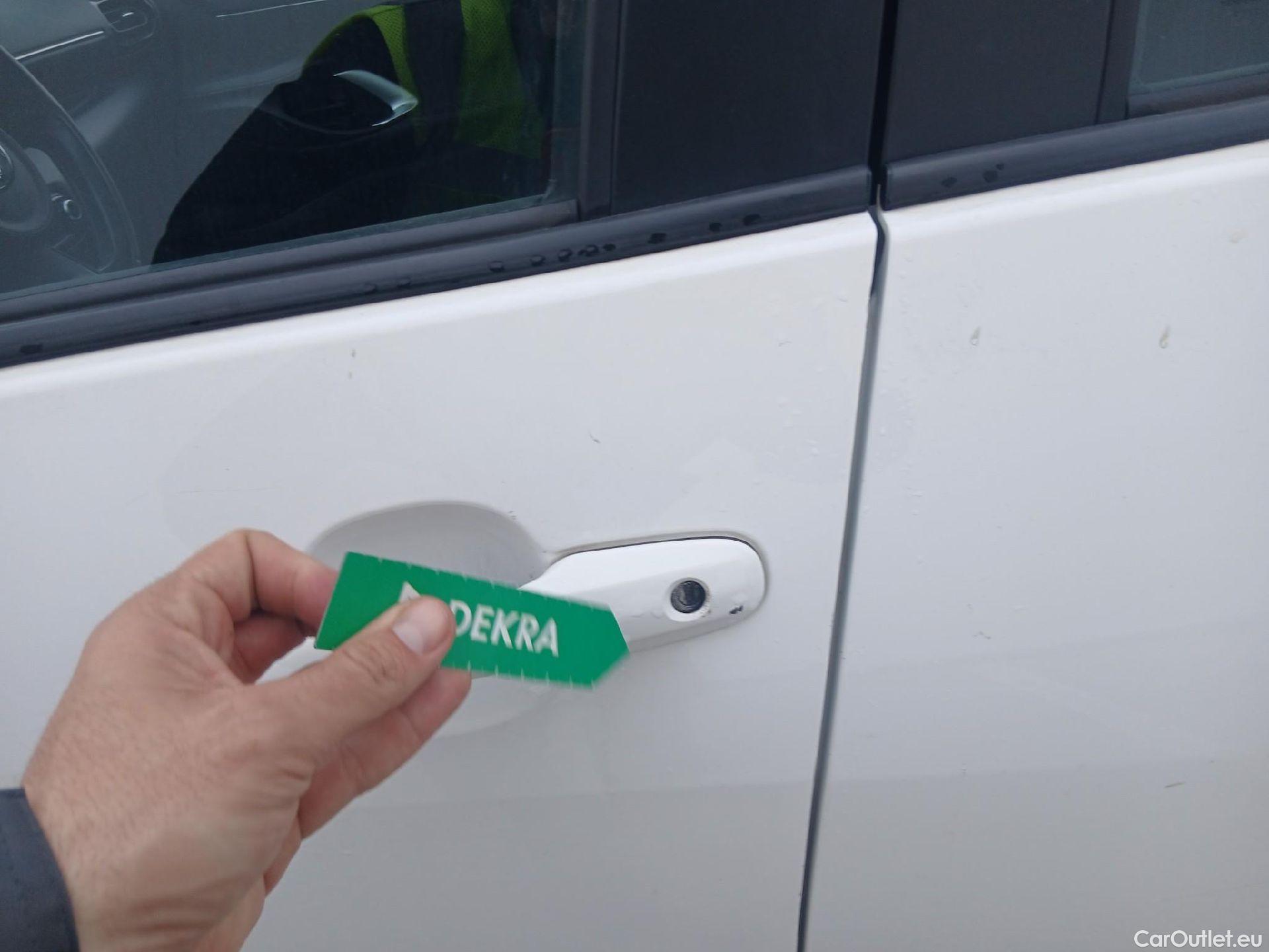  Toyota  Yaris TOYOTA  / 2020 / 5P / berlina con portón 1.5 120H Active Tech #9