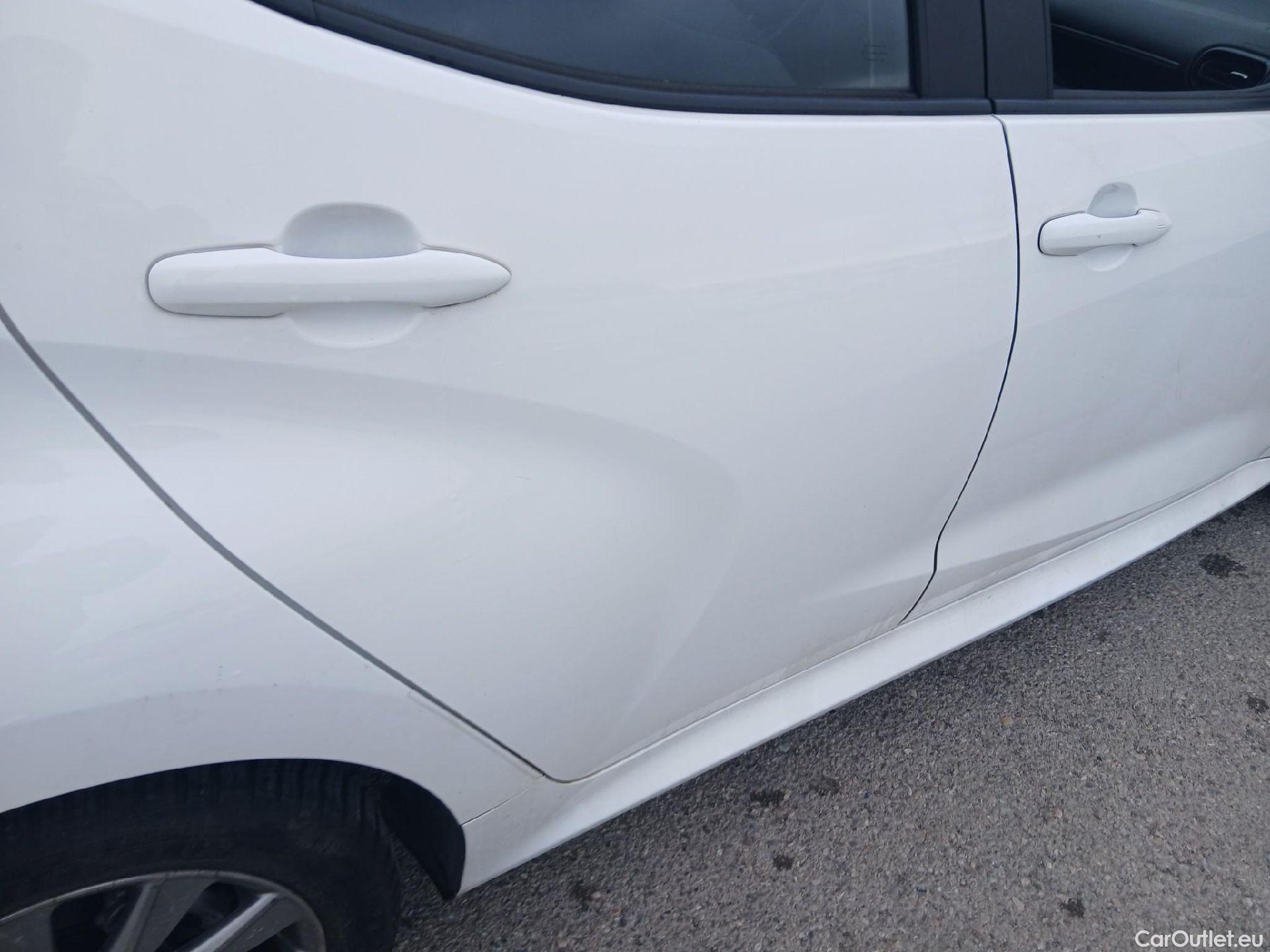  Toyota  Yaris TOYOTA  / 2020 / 5P / berlina con portón 1.5 120H Active Tech #21