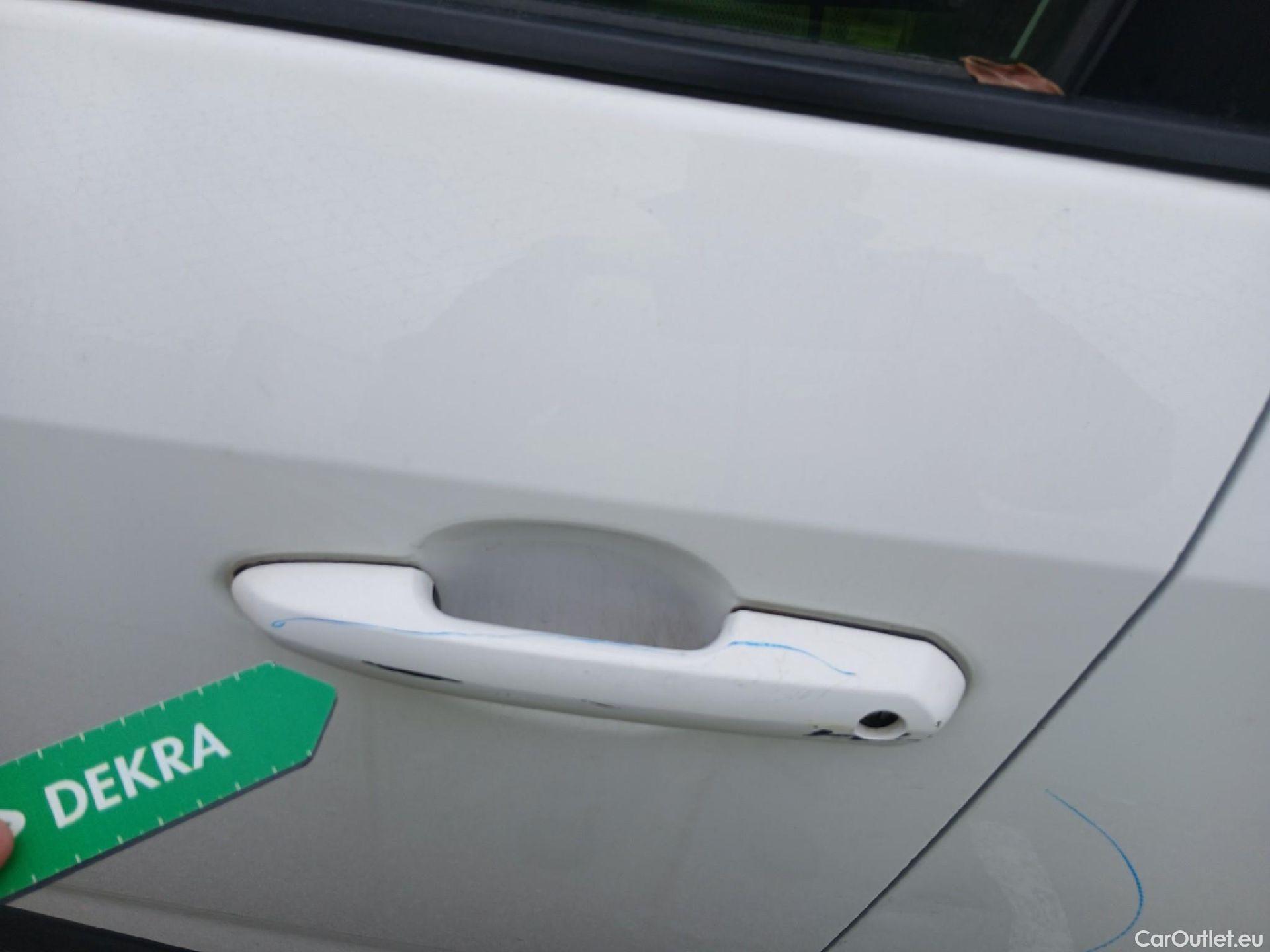  Toyota  RAV4 TOYOTA  / 2018 / 5P / todoterreno 2.5l 220H Advance #17