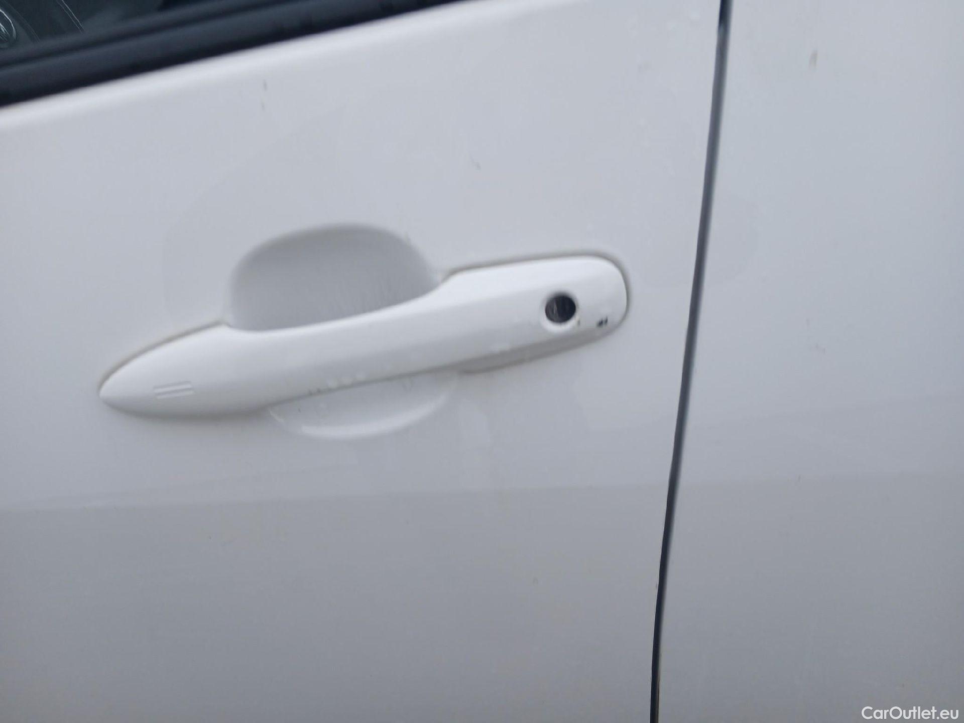  Toyota  Yaris TOYOTA  / 2020 / 5P / berlina con portón 1.5 120H Active Tech #10