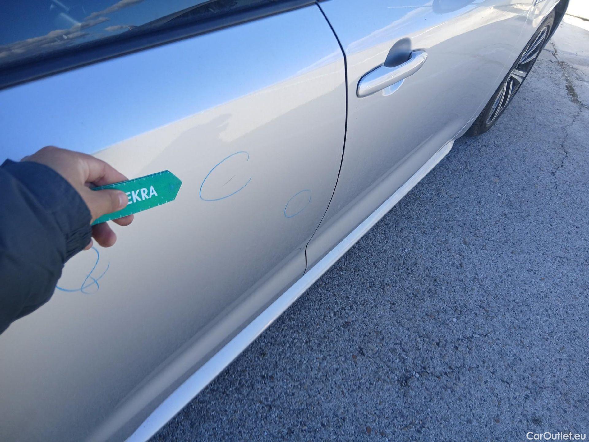  Toyota  Corolla TOYOTA  / 2019 / 5P / familiar 2.0 180H STYLE E-CVT TOURING SPORT #26