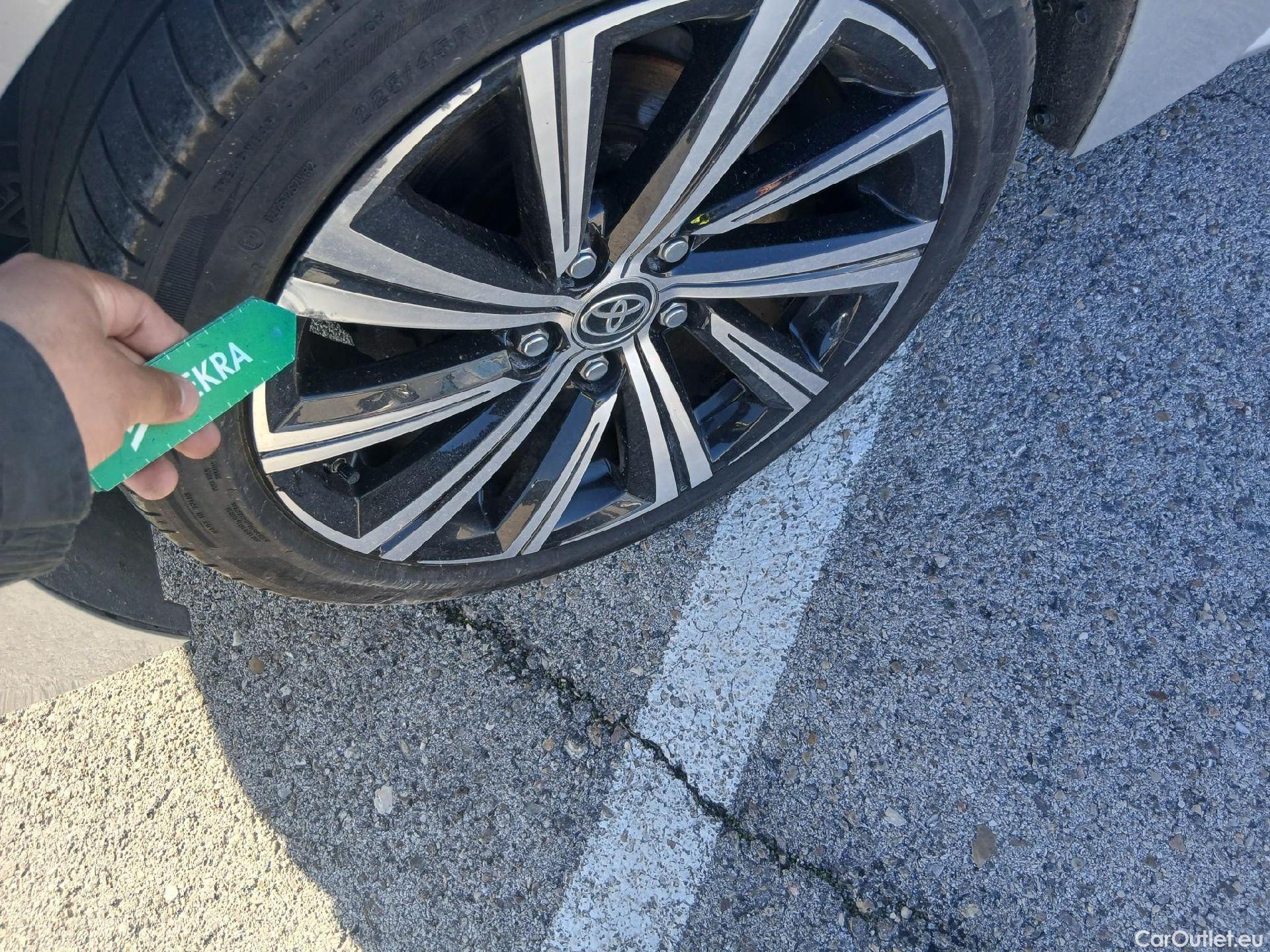  Toyota  Corolla TOYOTA  / 2019 / 5P / familiar 2.0 180H STYLE E-CVT TOURING SPORT #25