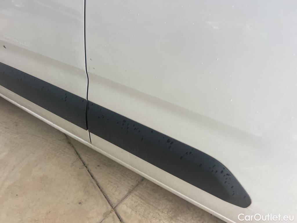  Opel  Combo OPEL  / 2018 / 4P / furgón derivado de turismo Cargo XL 1000kg Diesel 1.5 100HP S&S MT #11