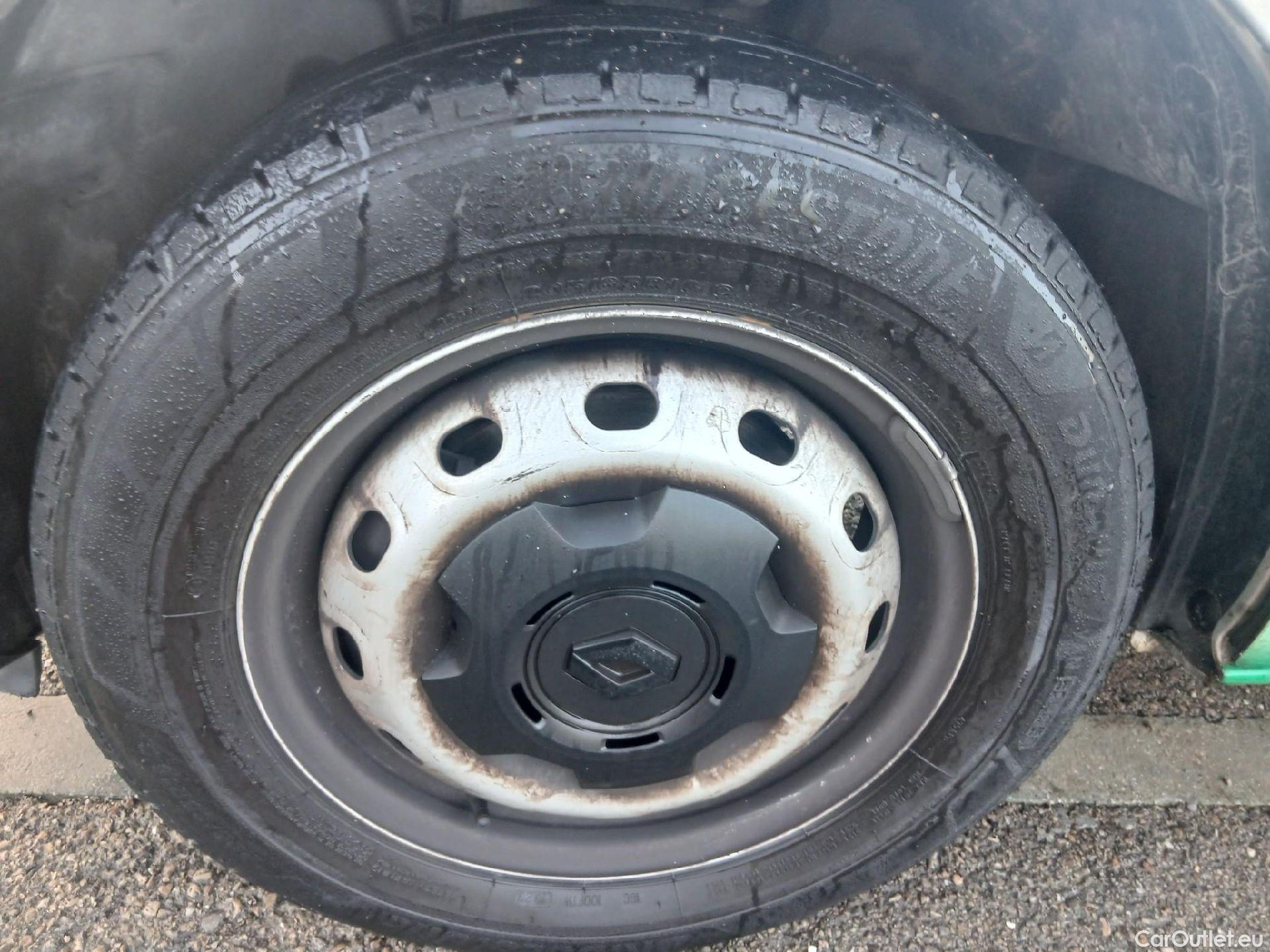  Renault  Trafic RENAULT  / 2019 / 4P / furgón Furgón 27 L1H1 Energy BluedCi 88 kW #9