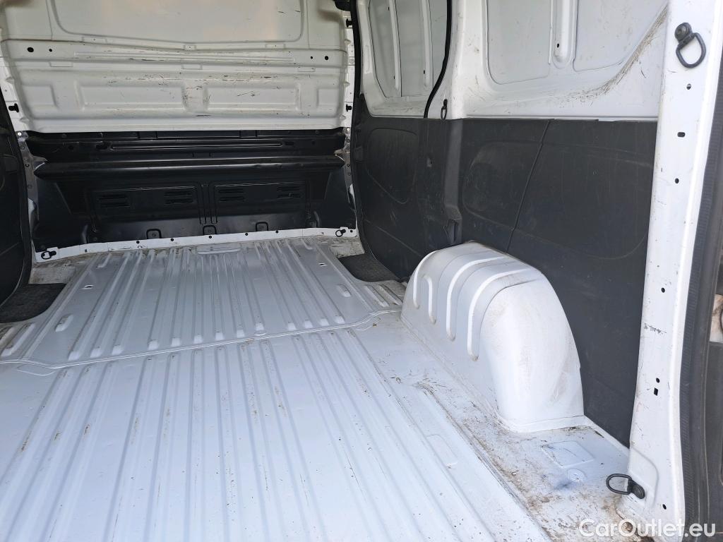  Nissan  NV300 NISSAN  / 2016 / 4P / furgón 1.6dCi 70kW (95CV) L1H1 1T OPTIMA #55