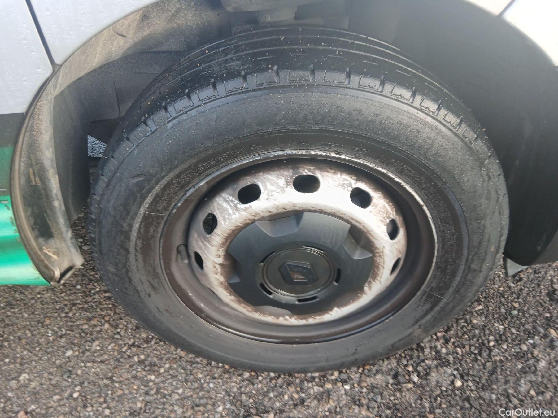  Renault  Trafic RENAULT  / 2019 / 4P / furgón Furgón 27 L1H1 Energy BluedCi 88 kW #11