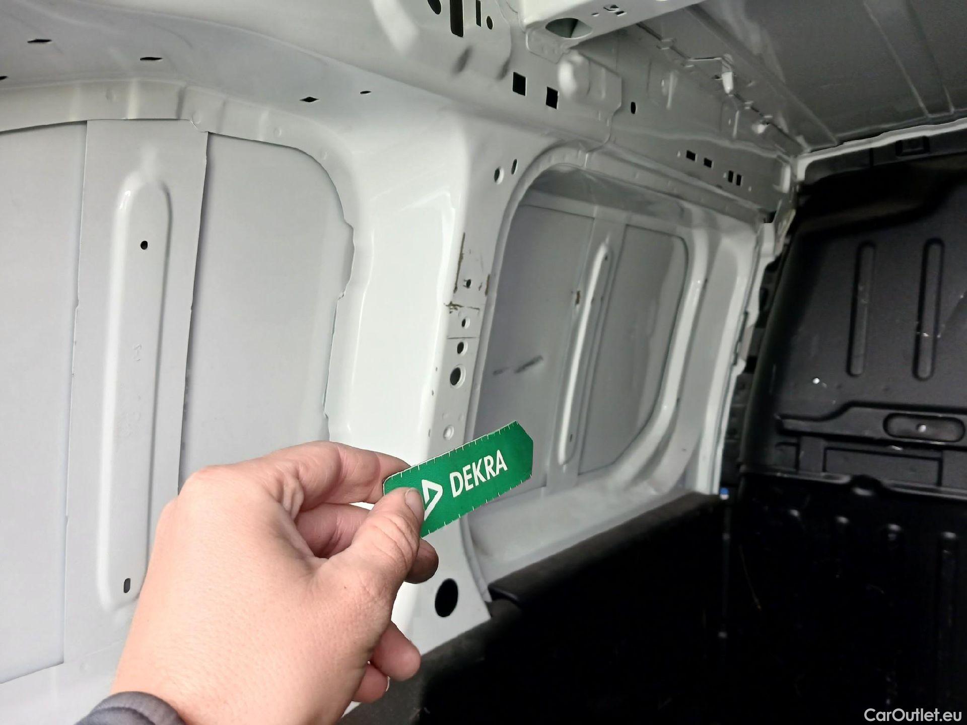  Peugeot  Partner PEUGEOT  / 2018 / 3P / furgón derivado de turismo Pro Standard 600kg BlueHDi 73kW (AC) #17