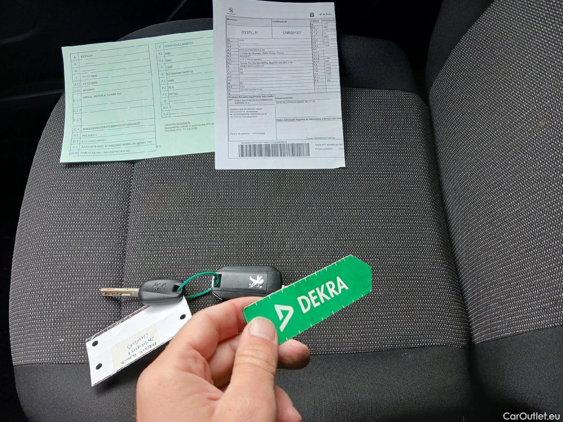  Peugeot  Partner PEUGEOT  / 2018 / 3P / furgón derivado de turismo Pro Standard 600kg BlueHDi 73kW (AC) #27