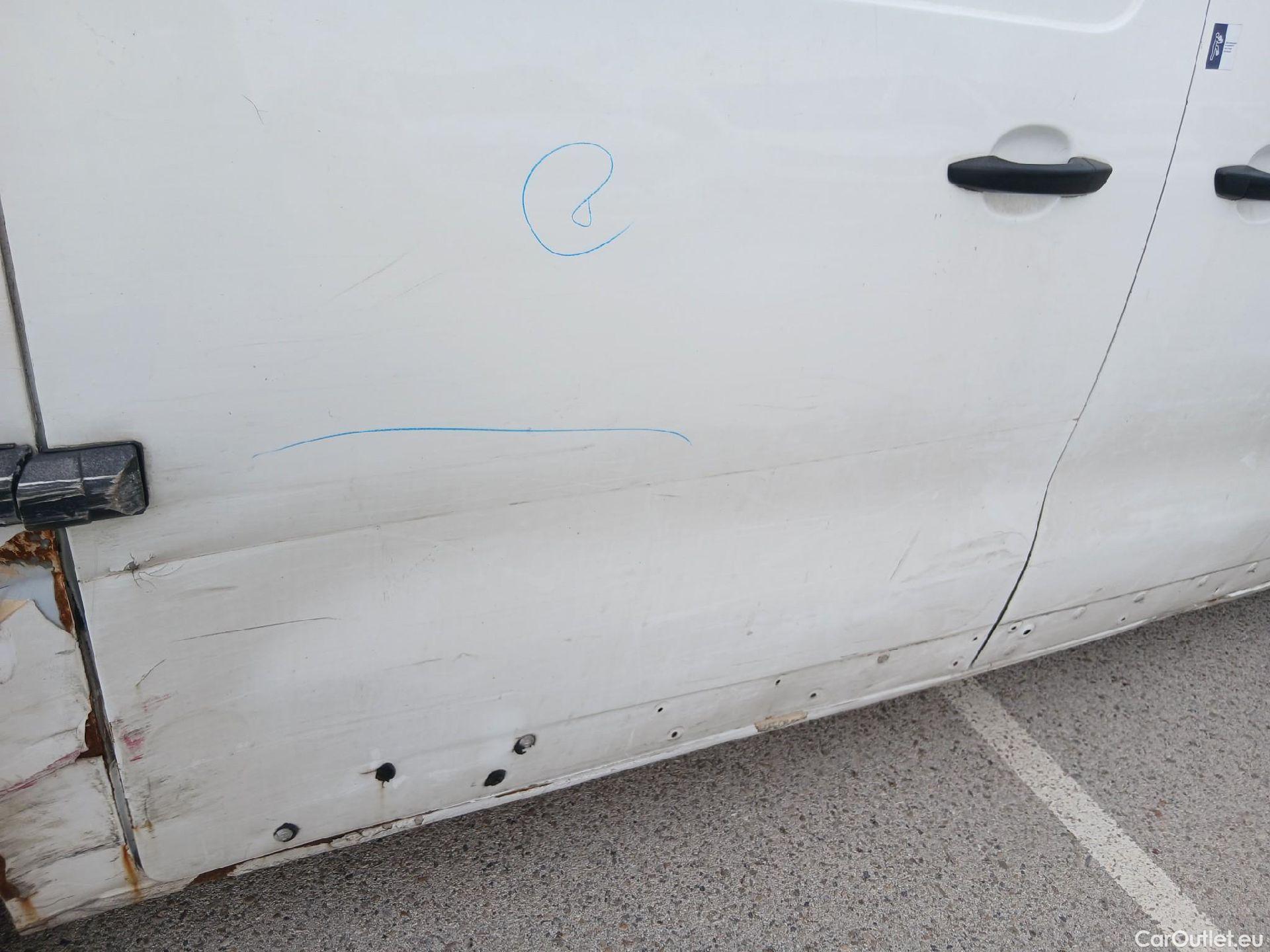  Opel  Vivaro OPEL  / 2019 / 4P / furgón 1.5 Diésel 74kW (100CV) M Std Express #37