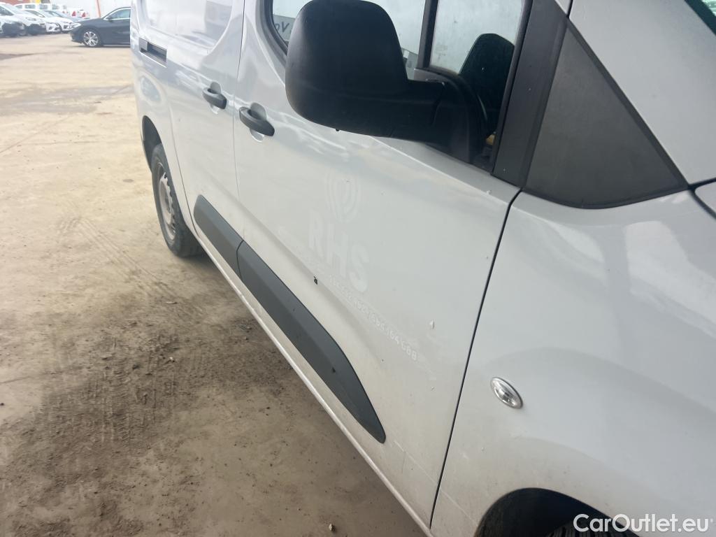  Opel  Combo OPEL  / 2018 / 4P / furgón derivado de turismo Cargo XL 1000kg Diesel 1.5 100HP S&S MT #17