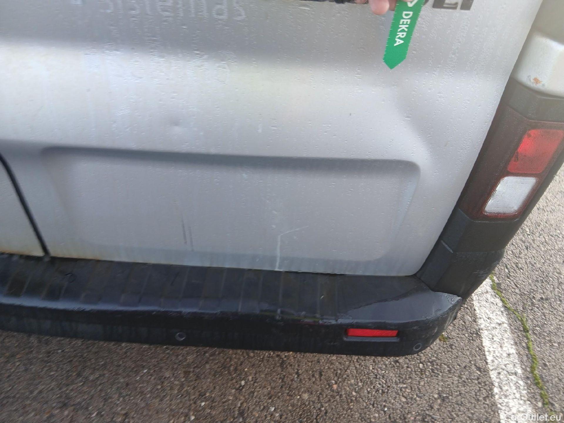  Renault  Trafic RENAULT  / 2019 / 4P / furgón Furgón 27 L1H1 Energy BluedCi 88 kW #31