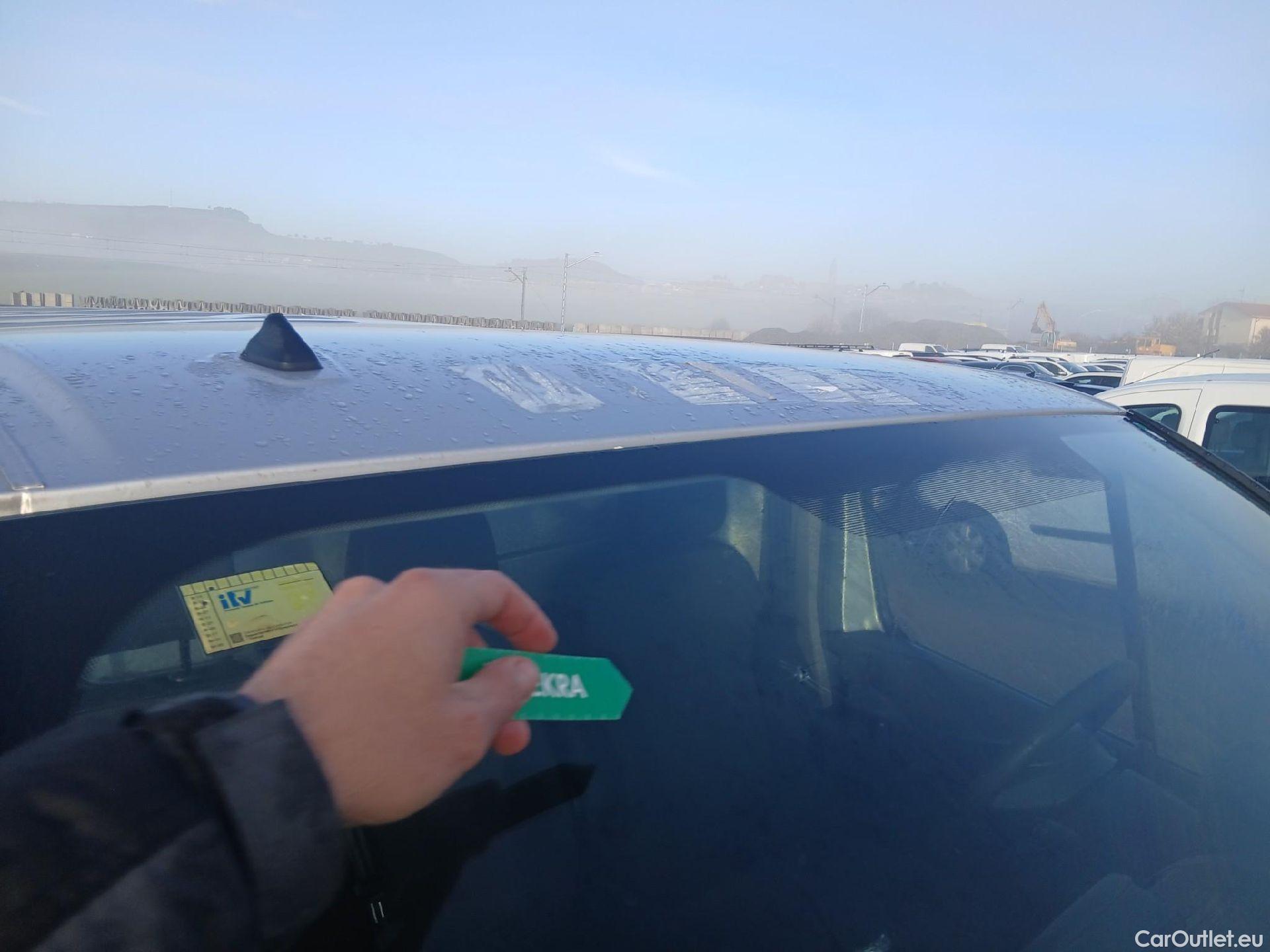  Renault  Trafic RENAULT  / 2019 / 4P / furgón Furgón 27 L1H1 Energy BluedCi 88 kW #54