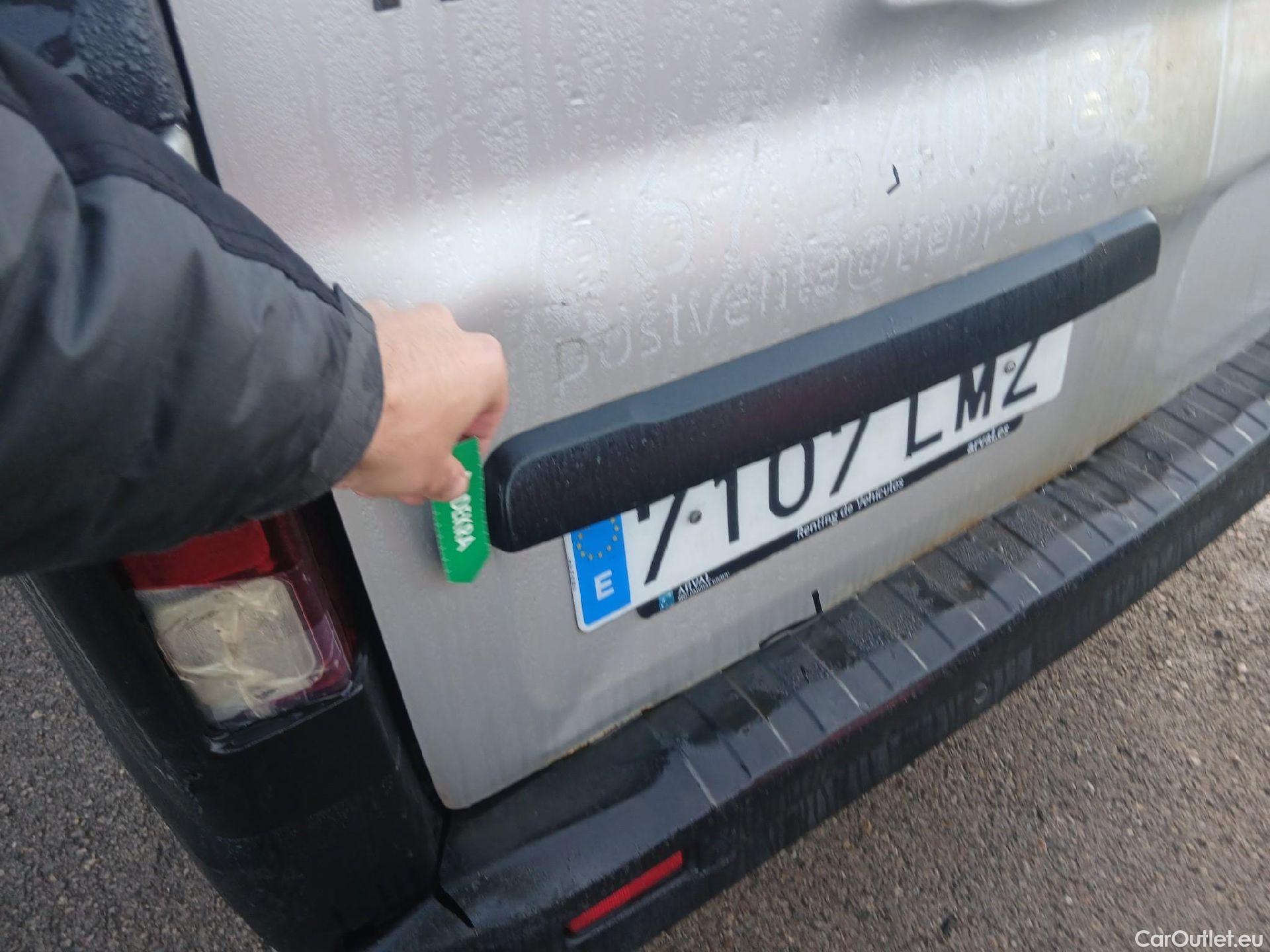  Renault  Trafic RENAULT  / 2019 / 4P / furgón Furgón 27 L1H1 Energy BluedCi 88 kW #28