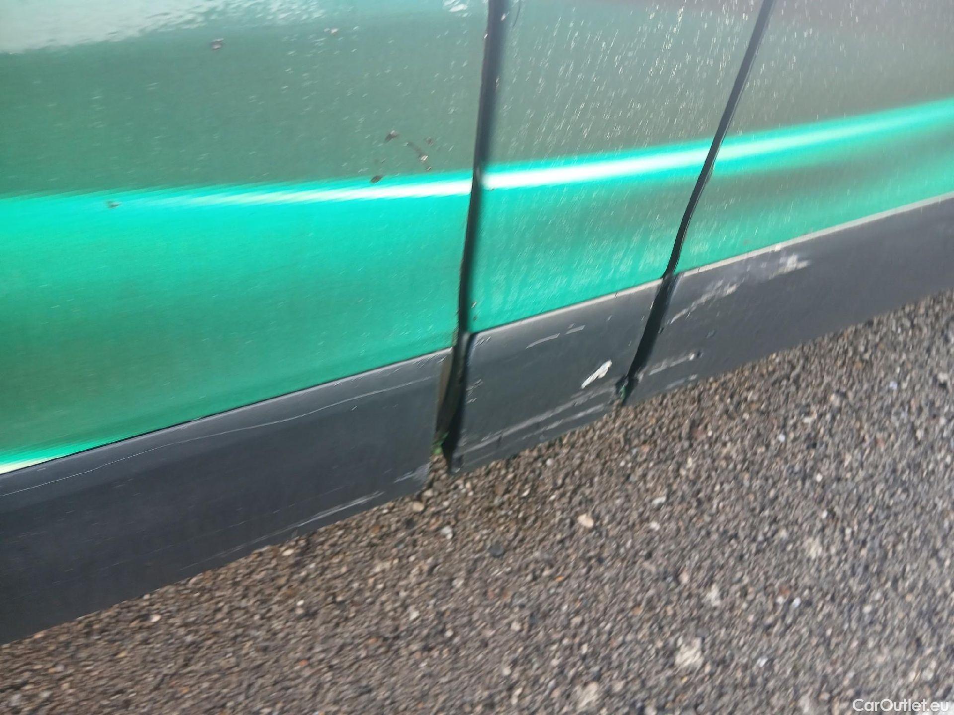  Renault  Trafic RENAULT  / 2019 / 4P / furgón Furgón 27 L1H1 Energy BluedCi 88 kW #42