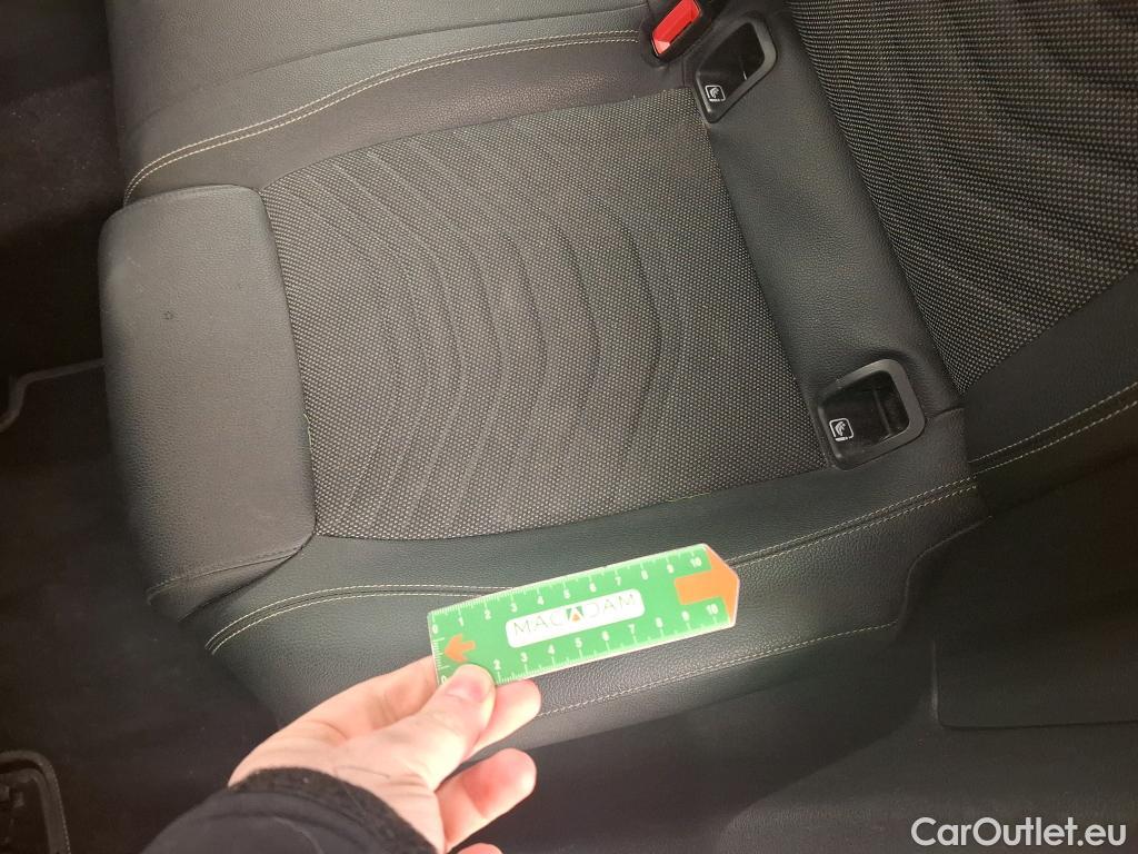  Mercedes  A-Klasse MERCEDES-BENZ Classe A Compact / 2018 / 5P / Berline A 200 d Business Line 8G-DCT #24