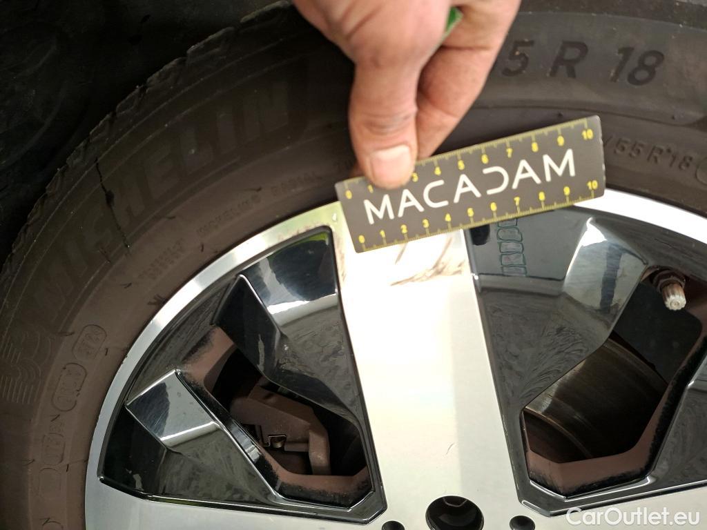  Mercedes  GLB MERCEDES-BENZ  / 2019 / 5P / SUV  200 d Business Line #25