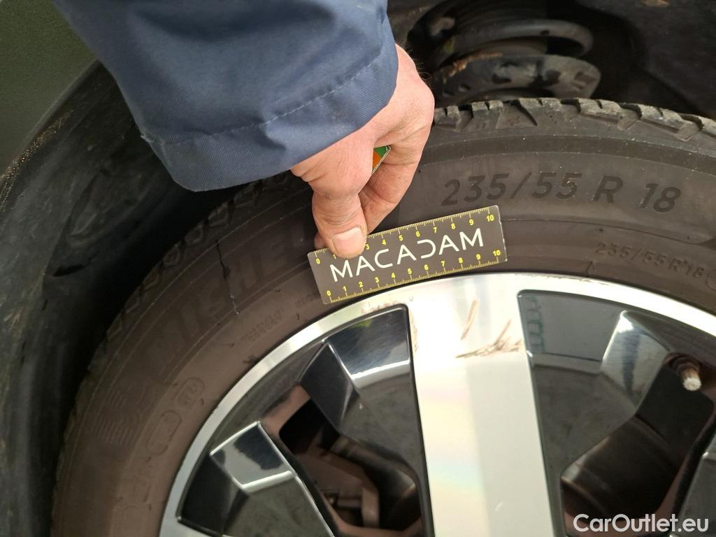  Mercedes  GLB MERCEDES-BENZ  / 2019 / 5P / SUV  200 d Business Line #26