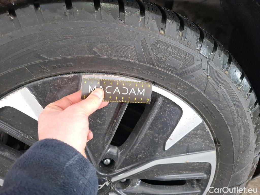  KIA  Ev6 KIA  / 2021 / 5P / SUV BEV 77.4 KWH AIR DESIGN #28