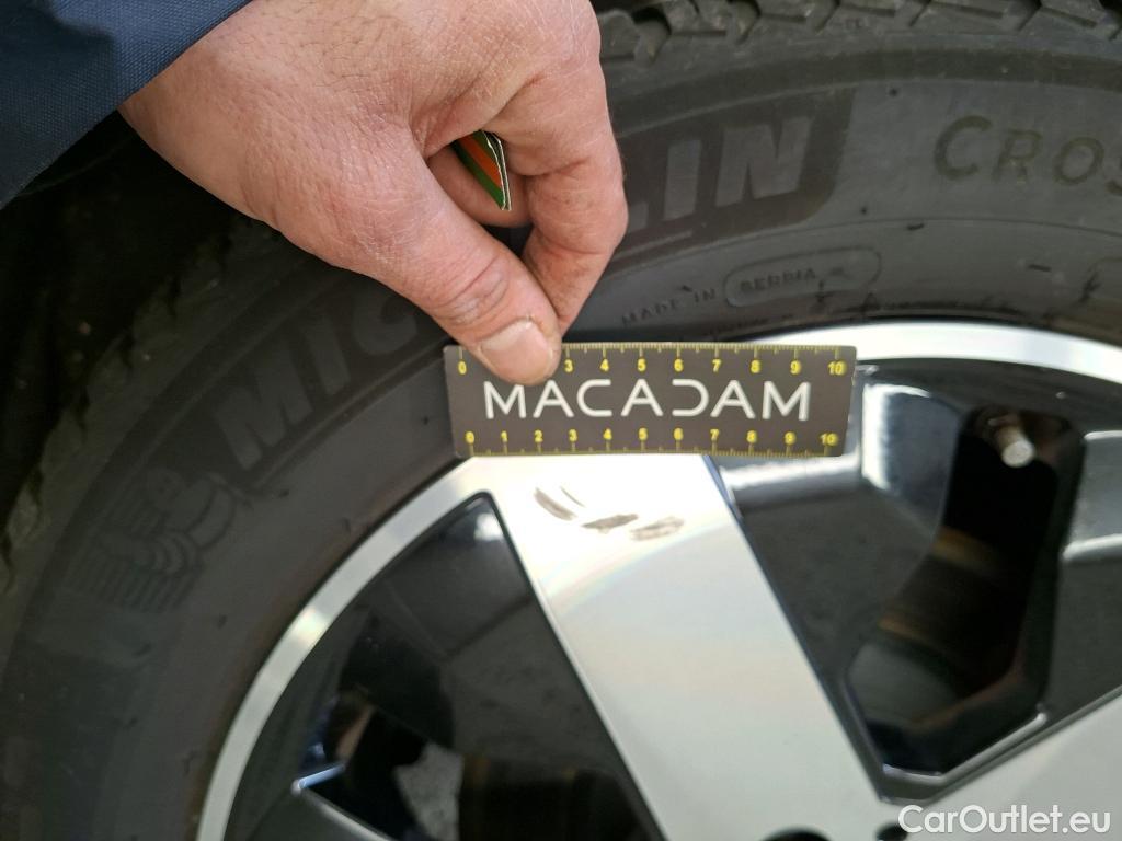  Mercedes  GLB MERCEDES-BENZ  / 2019 / 5P / SUV  200 d Business Line #22