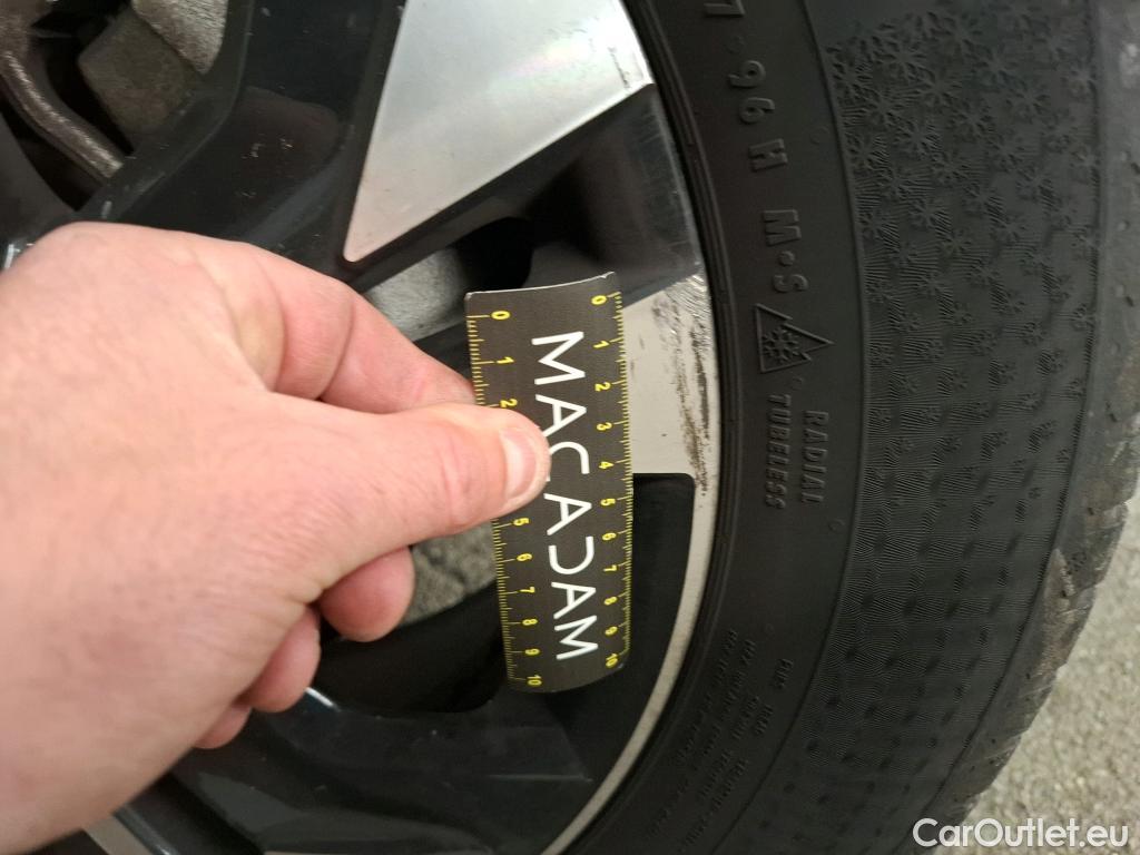  Peugeot  2008  Allure Pack 1.5 HDi 130CV BVA8 E6d #35